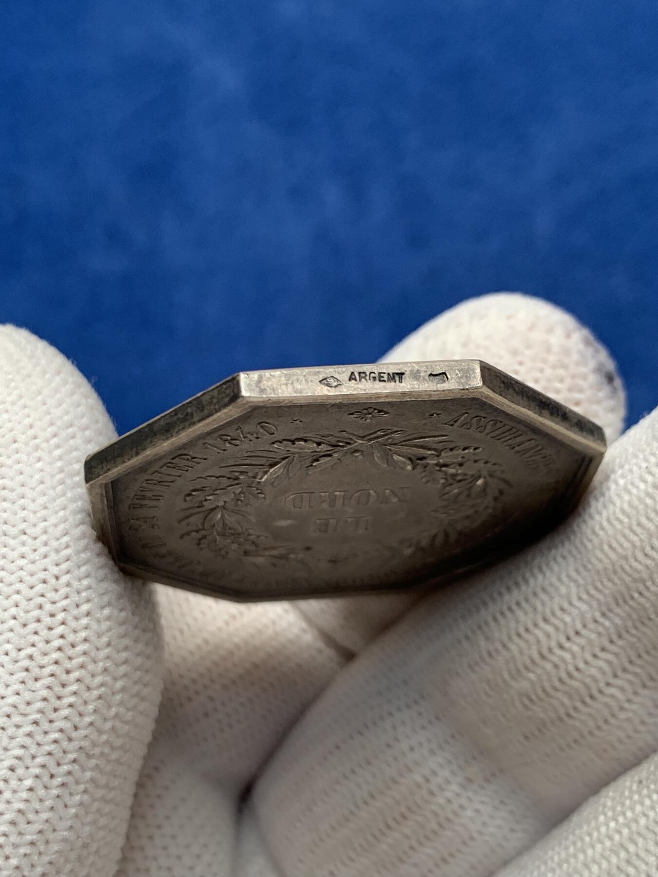 《竞宝斋》第281场- 周日，周一 ，周二3场连拍 （全场包邮） 法国八角银质jeton，北方火灾保险公司，高浮雕，20.70g，34.8mm，边铭：菱形+野猪头ARGENT