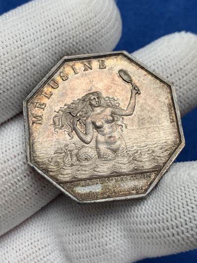 《竞宝斋》第281场- 周日，周一 ，周二3场连拍 （全场包邮） - 法国海洋保险公司美人鱼海妖八角银质代币，海边梳洗的梅卢辛，17.12g，33.3mm，制造于1832-1841年的神灯边铭