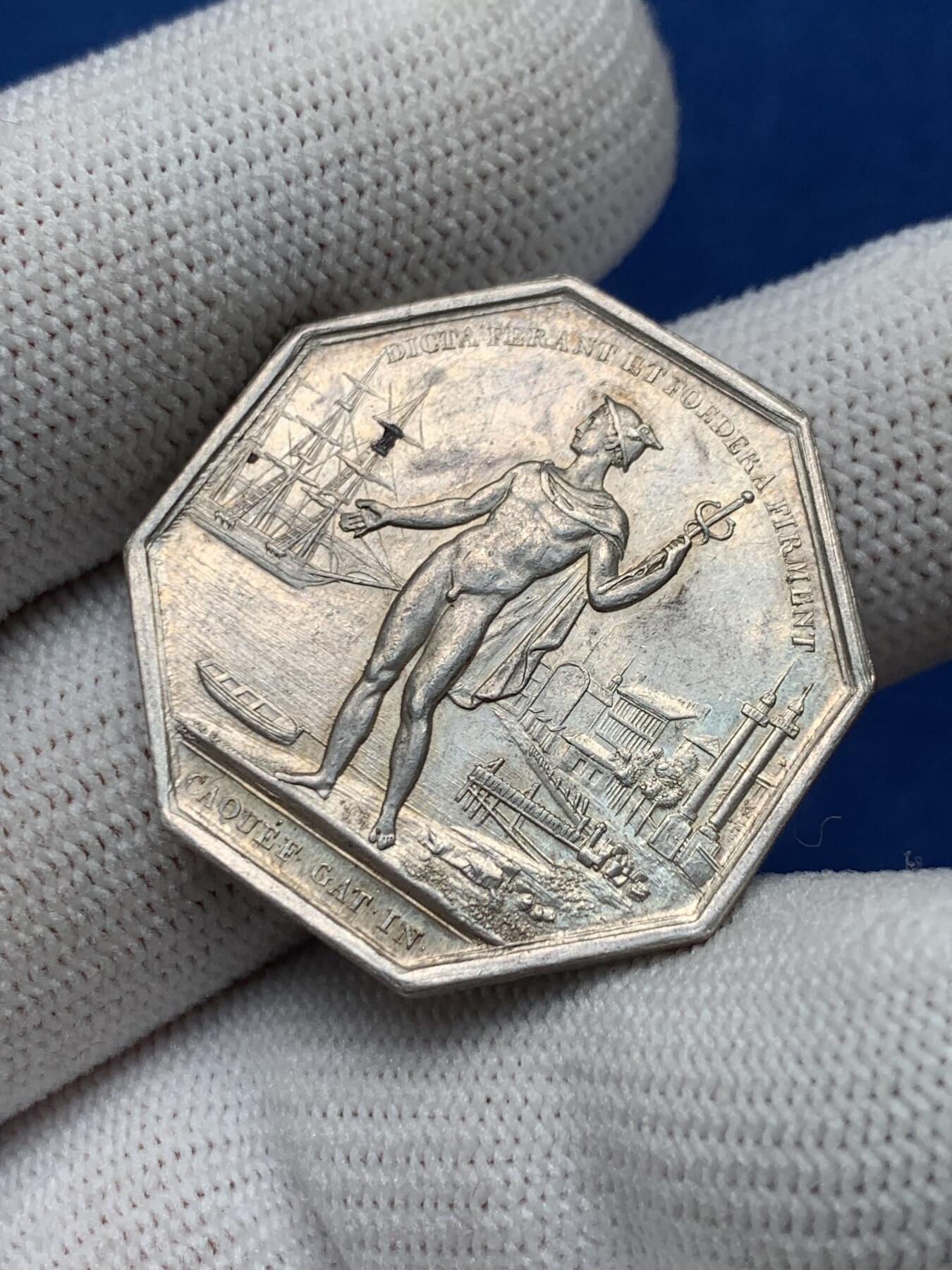 《竞宝斋》第281场- 周日，周一 ，周二3场连拍 （全场包邮） 法国八角银质代币，波尔多商会，港口前的墨丘利，12.31g，30.5mm，蜜蜂边铭