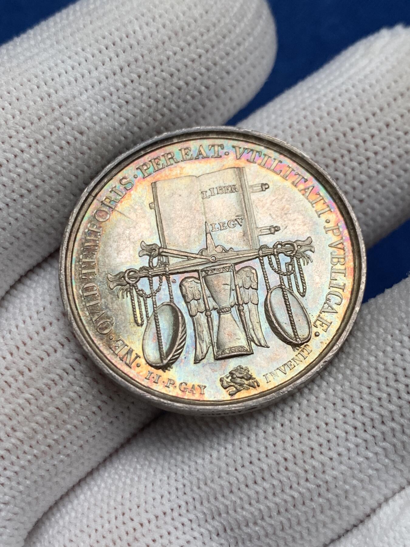 《竞宝斋》第281场- 周日，周一 ，周二3场连拍 （全场包邮） 法国法律与法规银质jeton，正义之神忒弥斯，12.04g，30.2mm，手指边铭