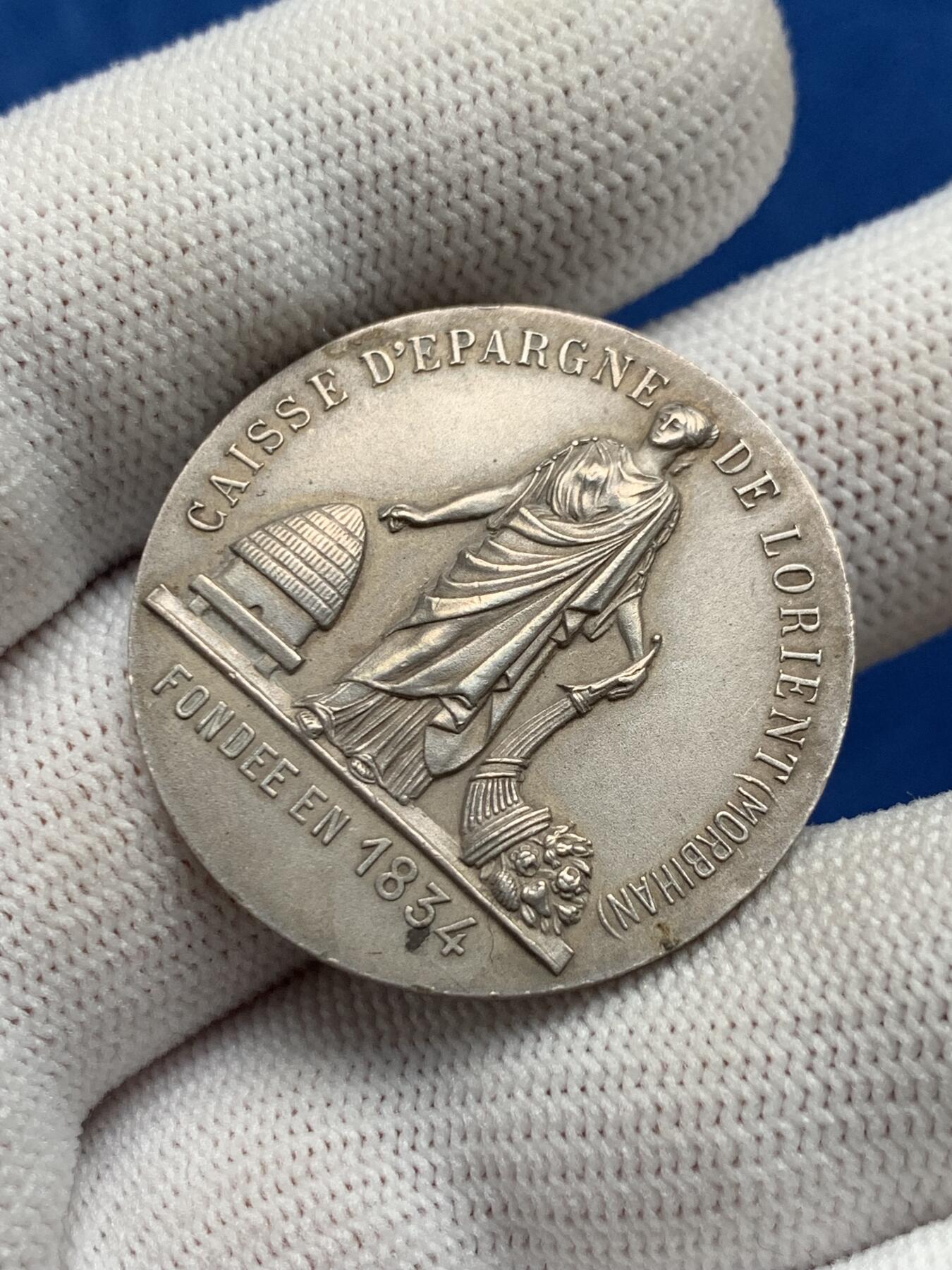 《竞宝斋》第281场- 周日，周一 ，周二3场连拍 （全场包邮） 法国洛里昂储蓄银行银质jeton，15.59g，31.7mm，丰饶角1ARGENT边铭