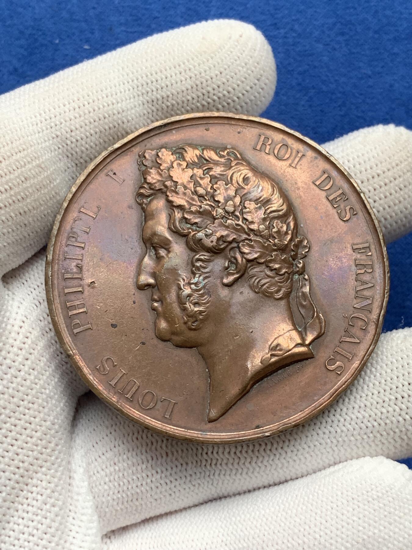 《竞宝斋》第281场- 周日，周一 ，周二3场连拍 （全场包邮） 法国菲利普一世头像卢瓦尔-谢尔省农业协会铜章，69.62g，51.3mm，手指边铭，有磕碰