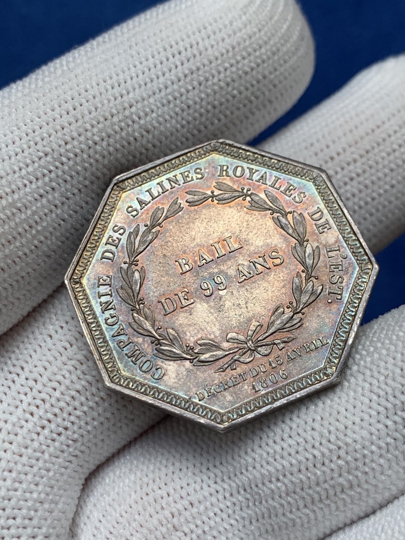 《竞宝斋》第281场- 周日，周一 ，周二3场连拍 （全场包邮） 法国八角银质jeton，路易十八头像东部皇家盐矿，小巧厚重，15.13g，30.8mm，早期无边铭