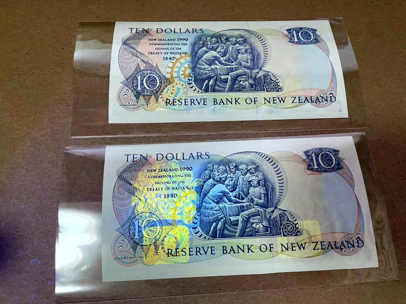 【Blue Auction】✨世界纸币精拍第492期【精】 【一组2张AAA冠无47】新西兰 1990年10元 花冠女王 UNC（有一张有瑕疵见图）