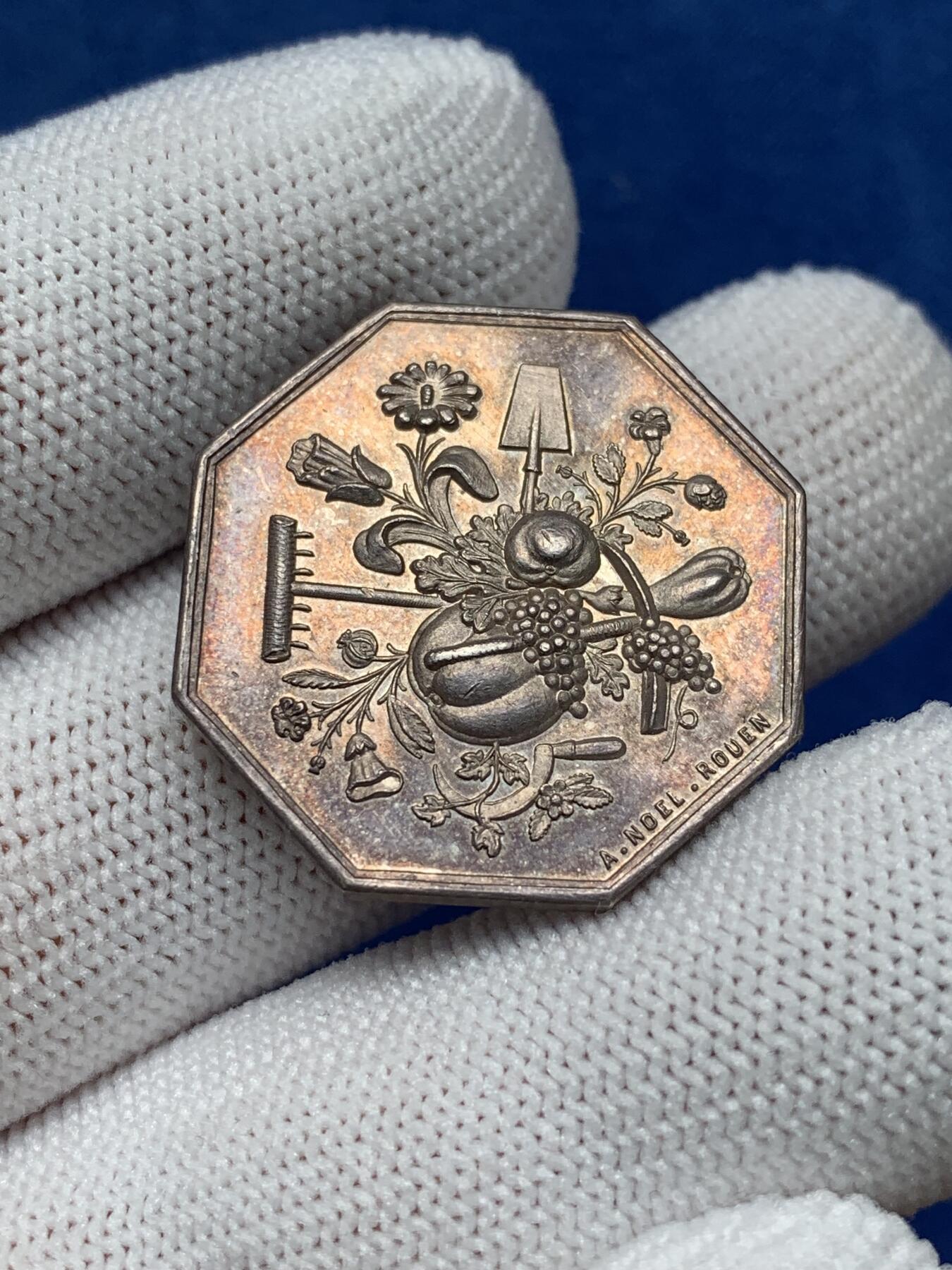 《竞宝斋》第281场- 周日，周一 ，周二3场连拍 （全场包邮） 法国1836年塞纳河下游鲁昂市中央园艺学会八角代用银币，26.6mm，9.85克 丰饶角+argent边铭