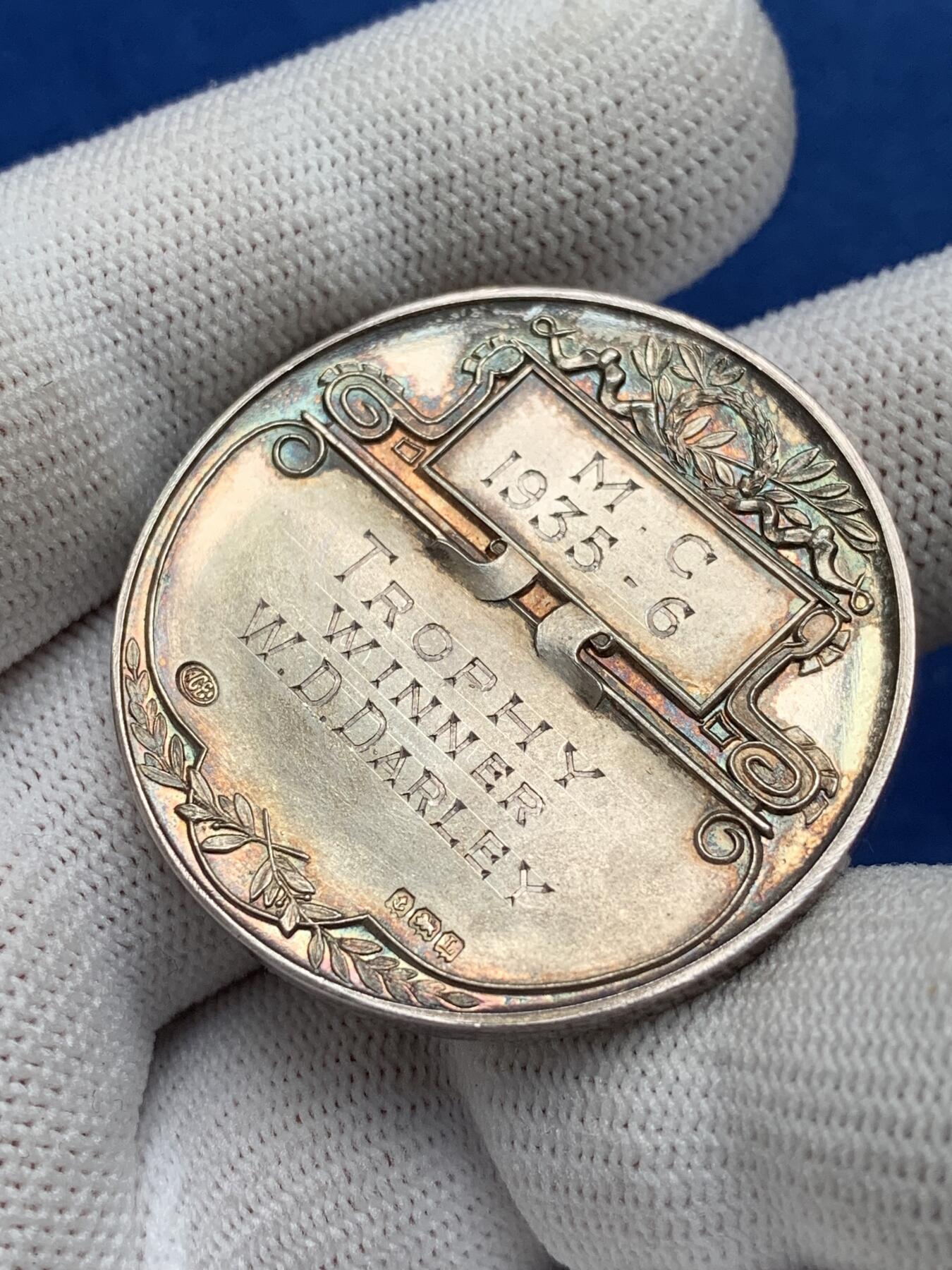 《竞宝斋》第281场- 周日，周一 ，周二3场连拍 （全场包邮） 英国拉夫堡大学银章，27.08g，38.9mm，状态非常好