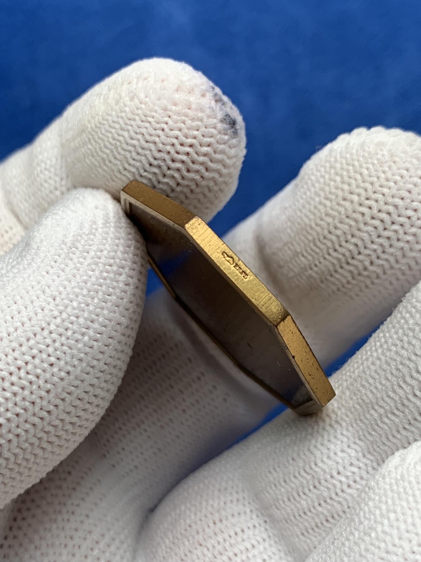 《竞宝斋》第281场- 周日，周一 ，周二3场连拍 （全场包邮） 法国爱情题材铜八角，丘比特与玫瑰，铭文：他到处飞，重12.3克 直径31mm 边铭丰饶角+BR铜标