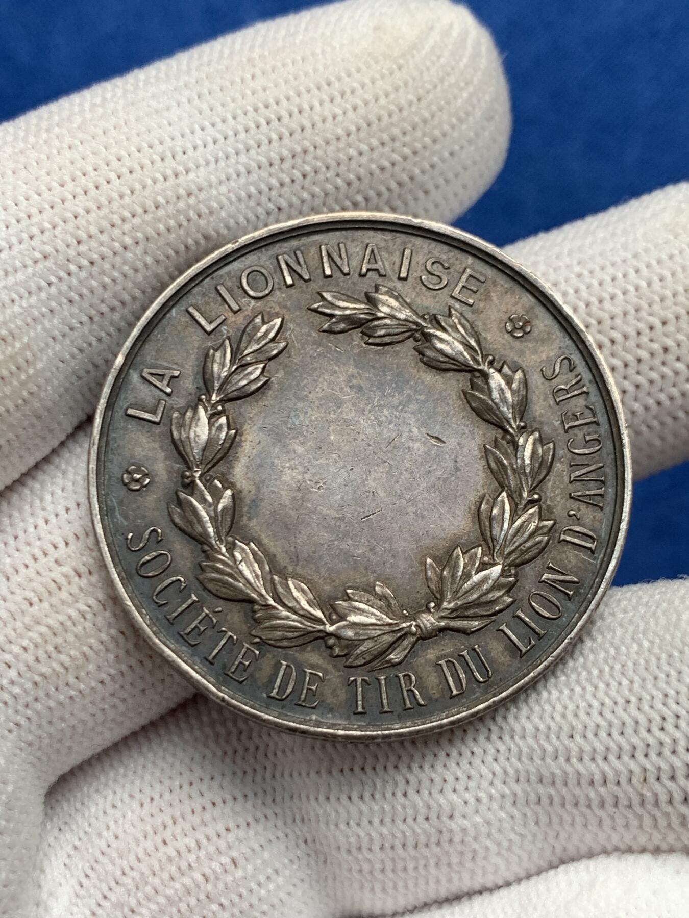 《竞宝斋》第281场- 周日，周一 ，周二3场连拍 （全场包邮） 法国昂热狮子射击协会银代币，20.57g，36.4mm，丰饶角边铭，边有磕