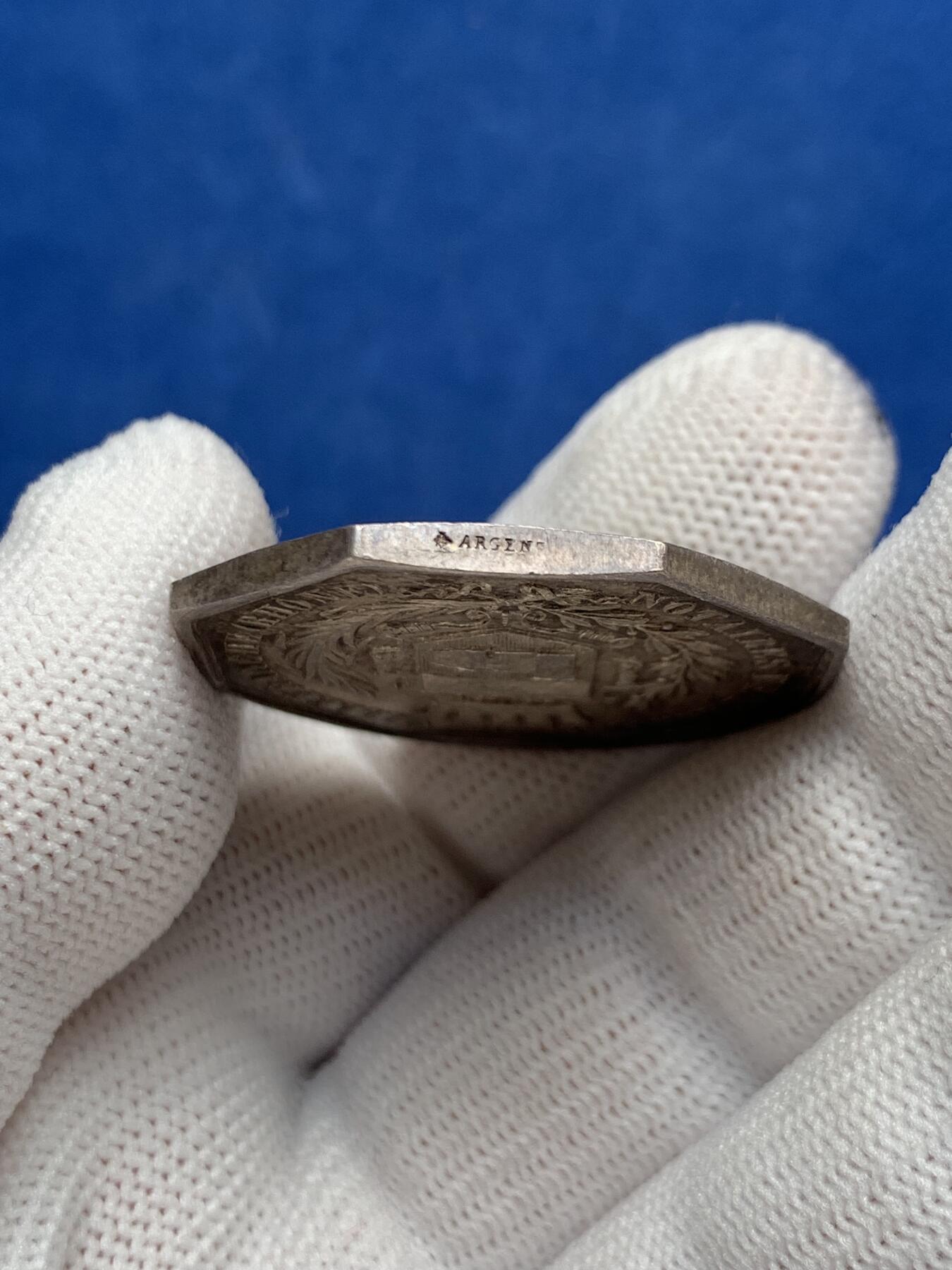 《竞宝斋》第281场- 周日，周一 ，周二3场连拍 （全场包邮） 法国索恩河畔自由城地区罗纳公证人八角银jeton，33.5mm，17.34克，蜜蜂+ARGENT边铭