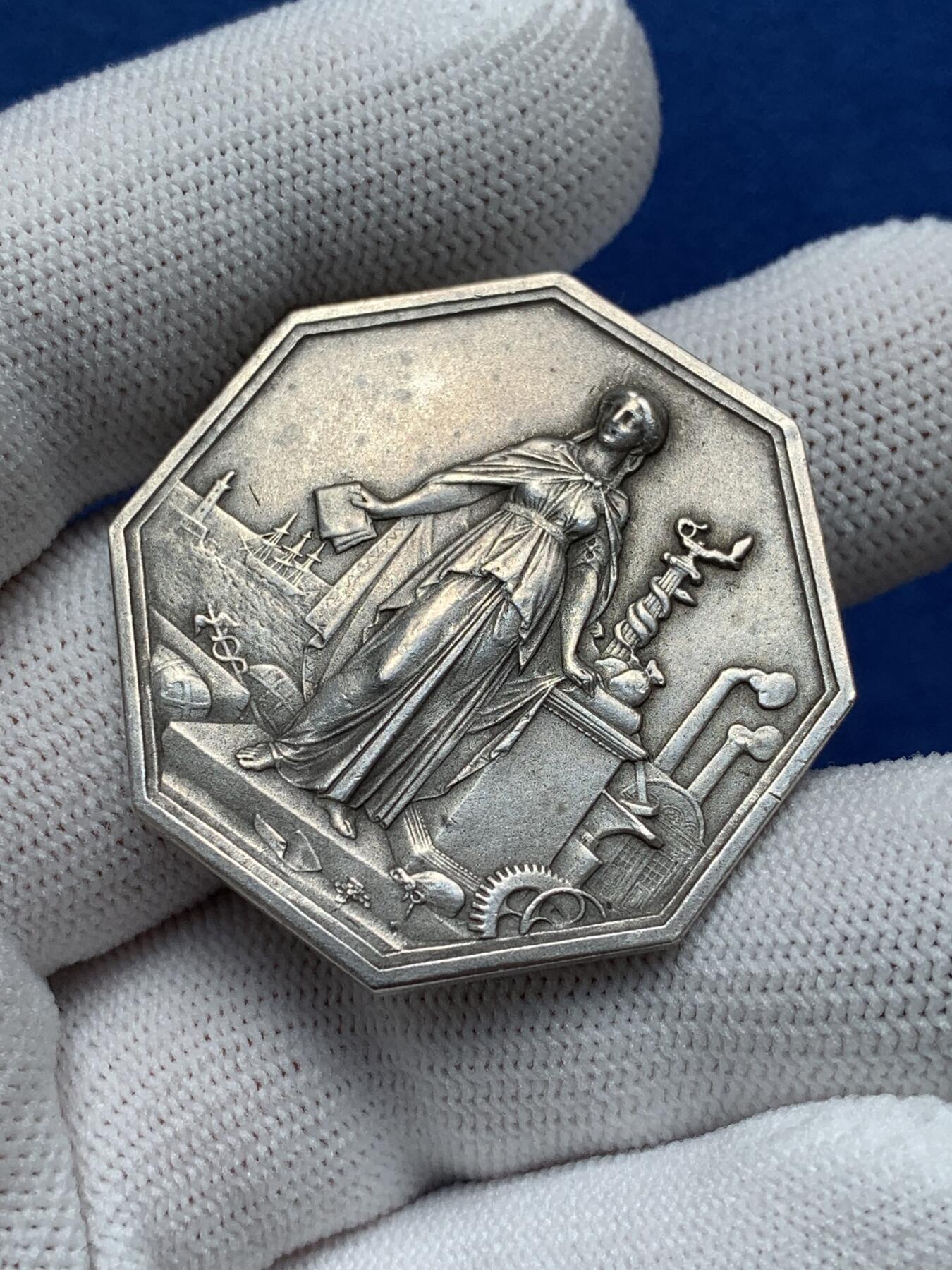 《竞宝斋》第281场- 周日，周一 ，周二3场连拍 （全场包邮） 法国八角银章，法国兴业银行，21.75g，37.3mm，丰饶角1ARGENT边铭