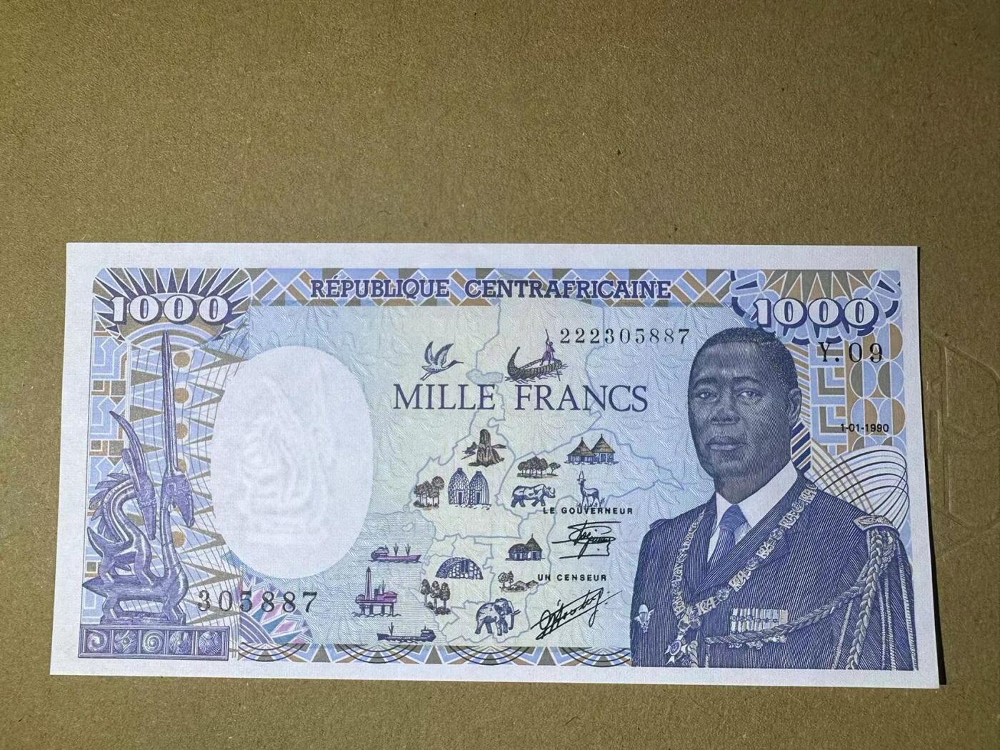 【Blue Auction】✨世界纸币精拍第493期【精】 中非 1990年1000法郎 UNC