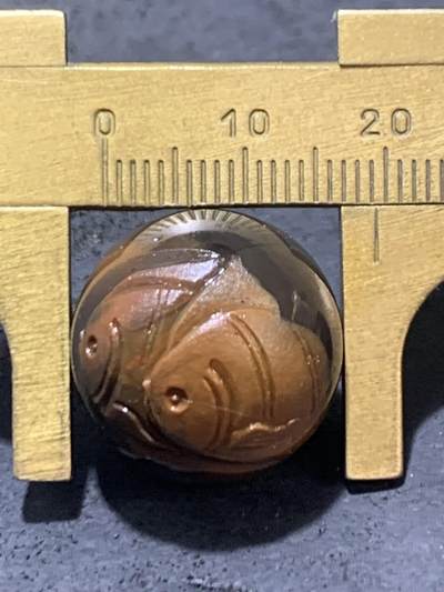 精美亚光战国红玛瑙手工俏色巧雕双鱼随形圆珠一个 精美亚光战国红玛瑙手工俏色巧雕双鱼随形圆珠一个