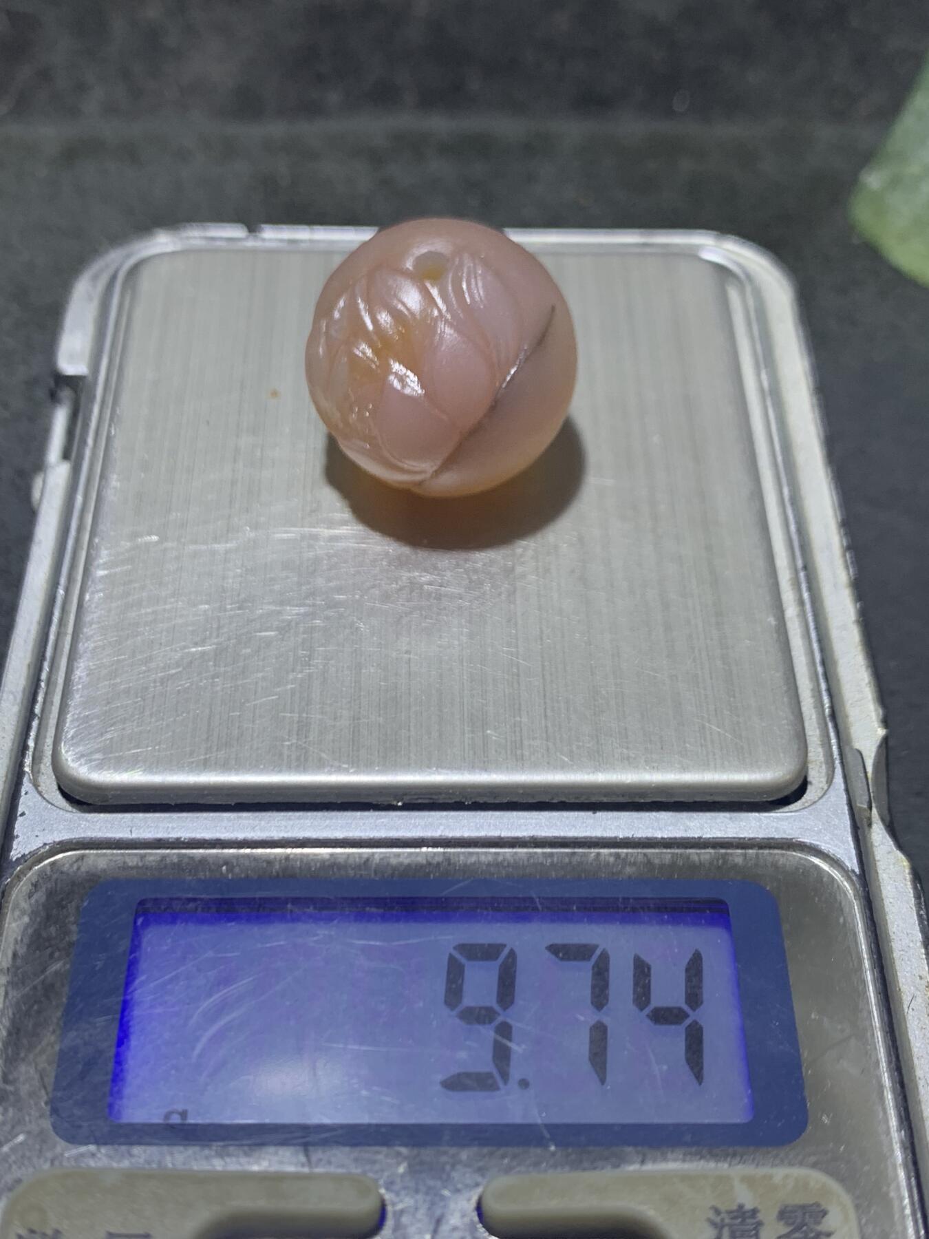 精美高玉化亚光冰粉色海洋玉髓手工俏色巧雕荷花随形圆珠一个！