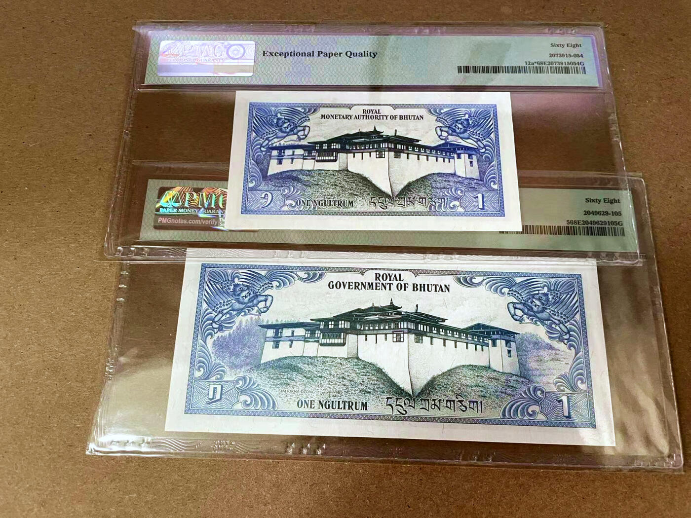 【Blue Auction】✨世界纸币精拍第493期【精】 【一组2张含补号和A/1冠】不丹 1981-86年1努尔特鲁姆PMG68EPQ 超高分