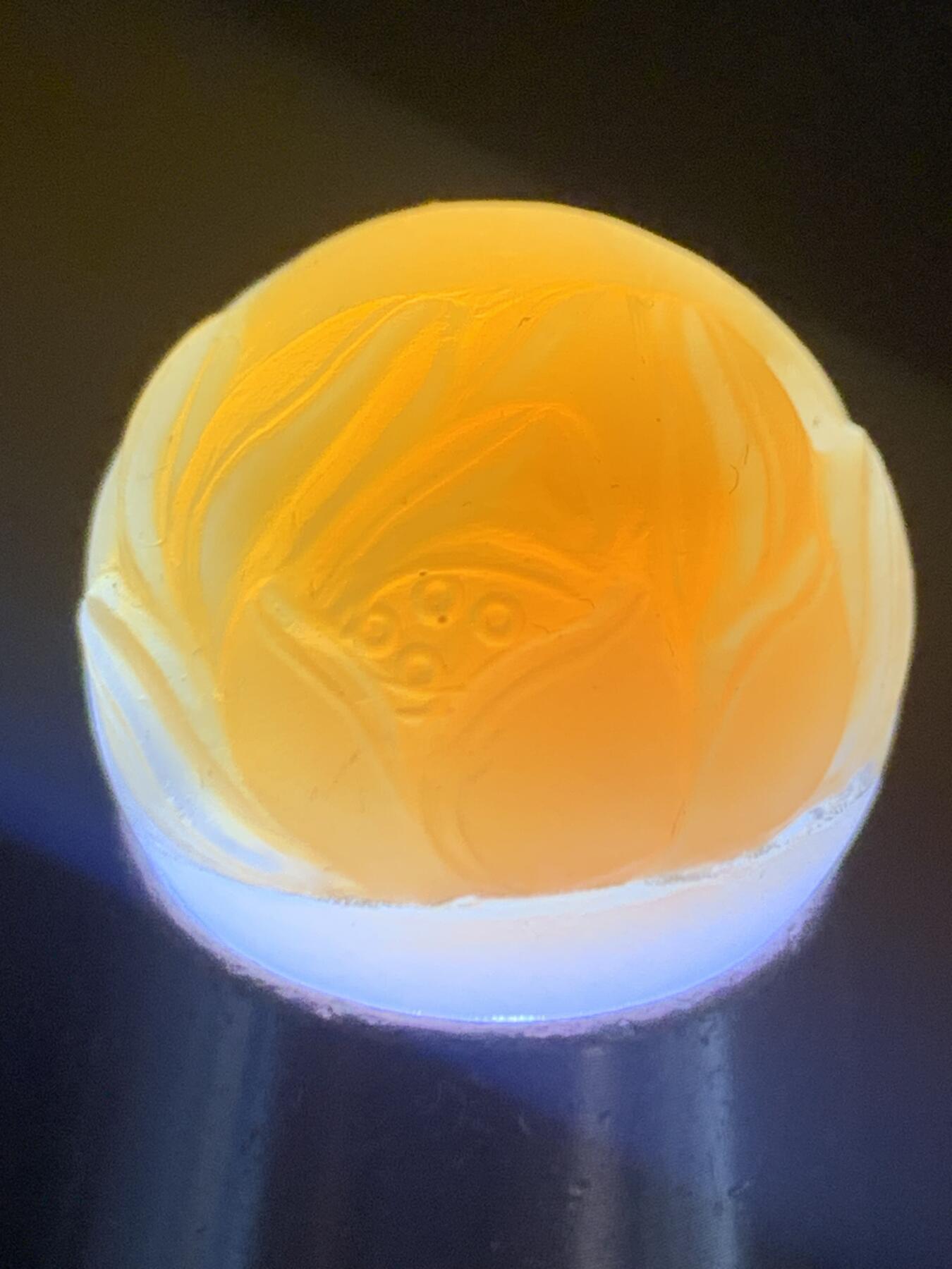 精美高玉化亚光冰粉色海洋玉髓手工俏色巧雕荷花随形圆珠一个！