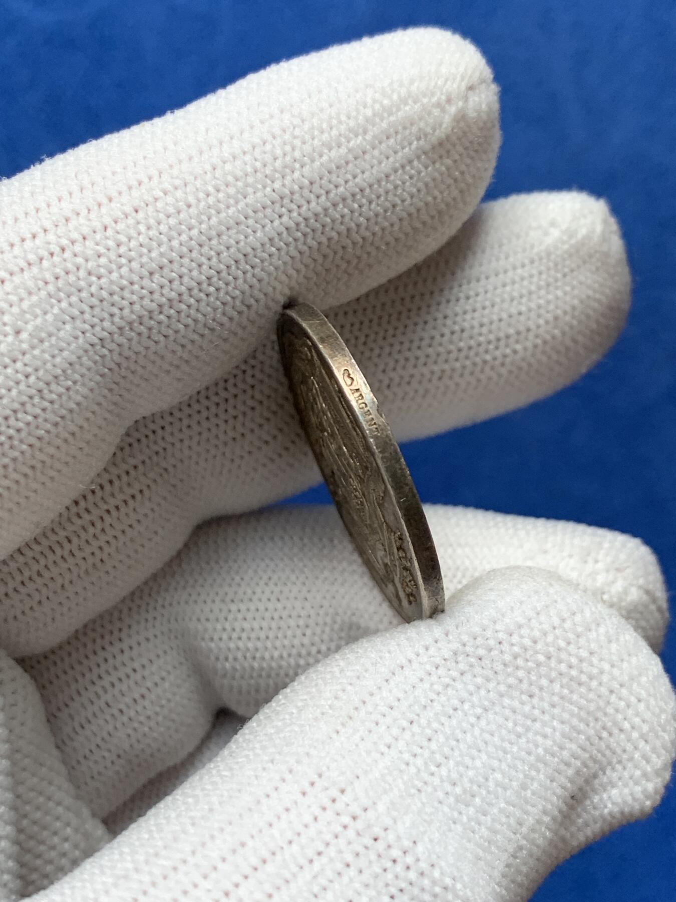 《竞宝斋》第281场- 周日，周一 ，周二3场连拍 （全场包邮） 法国1890-1900年雷恩储蓄银行圆形银质代币 27.8mm 9.9克  丰饶角边铭+银标 五彩包浆 工艺精美 