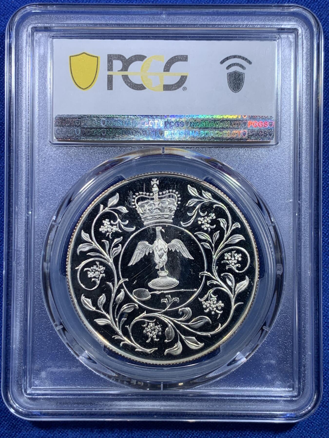 《竞宝斋》第279场- 周日，周一 ，周二3场连拍 （全场包邮） PCGS PR68DCAM 英国1977年女王登基25周年纪念精制克朗大银币 经典的骑马女王 底板完美 状态非常出色 P盒高分难得
