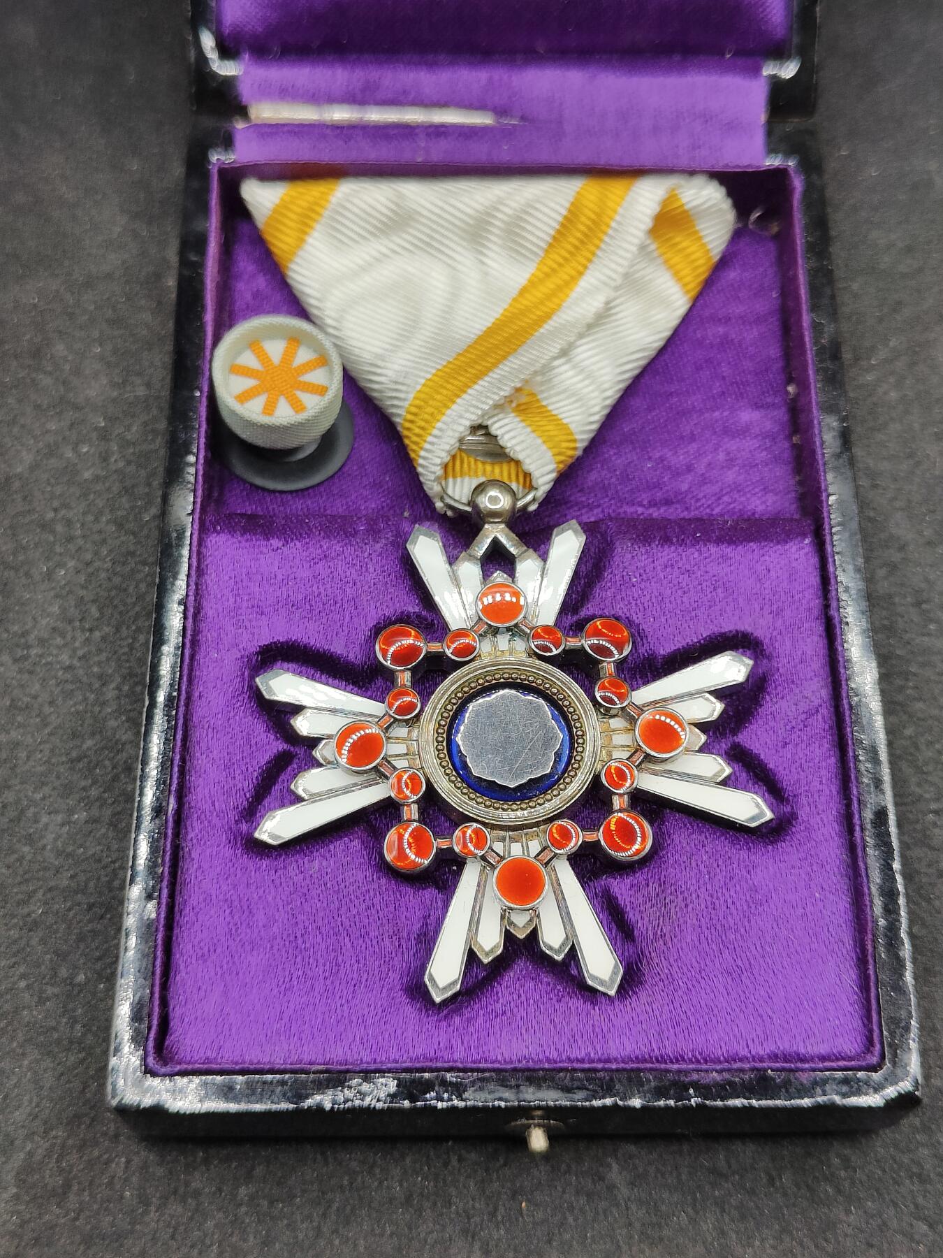 全场0元起拍 第166期 咸鱼国勋章拍卖专场 6月19日（周三）下午6：00开始 日本战时 五等瑞宝章银制带盒略+