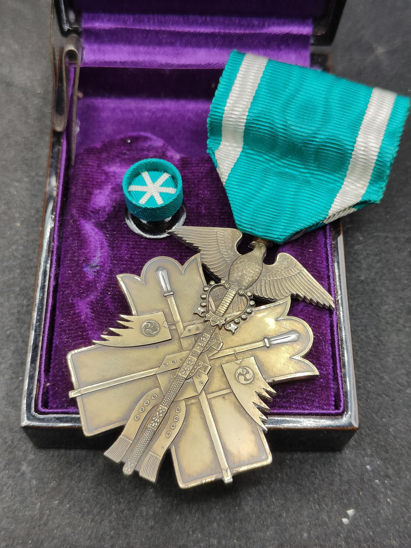 全场0元起拍 第166期 咸鱼国勋章拍卖专场 6月19日（周三）下午6：00开始 日本战时 美品 六级金鸱章银制带盒略