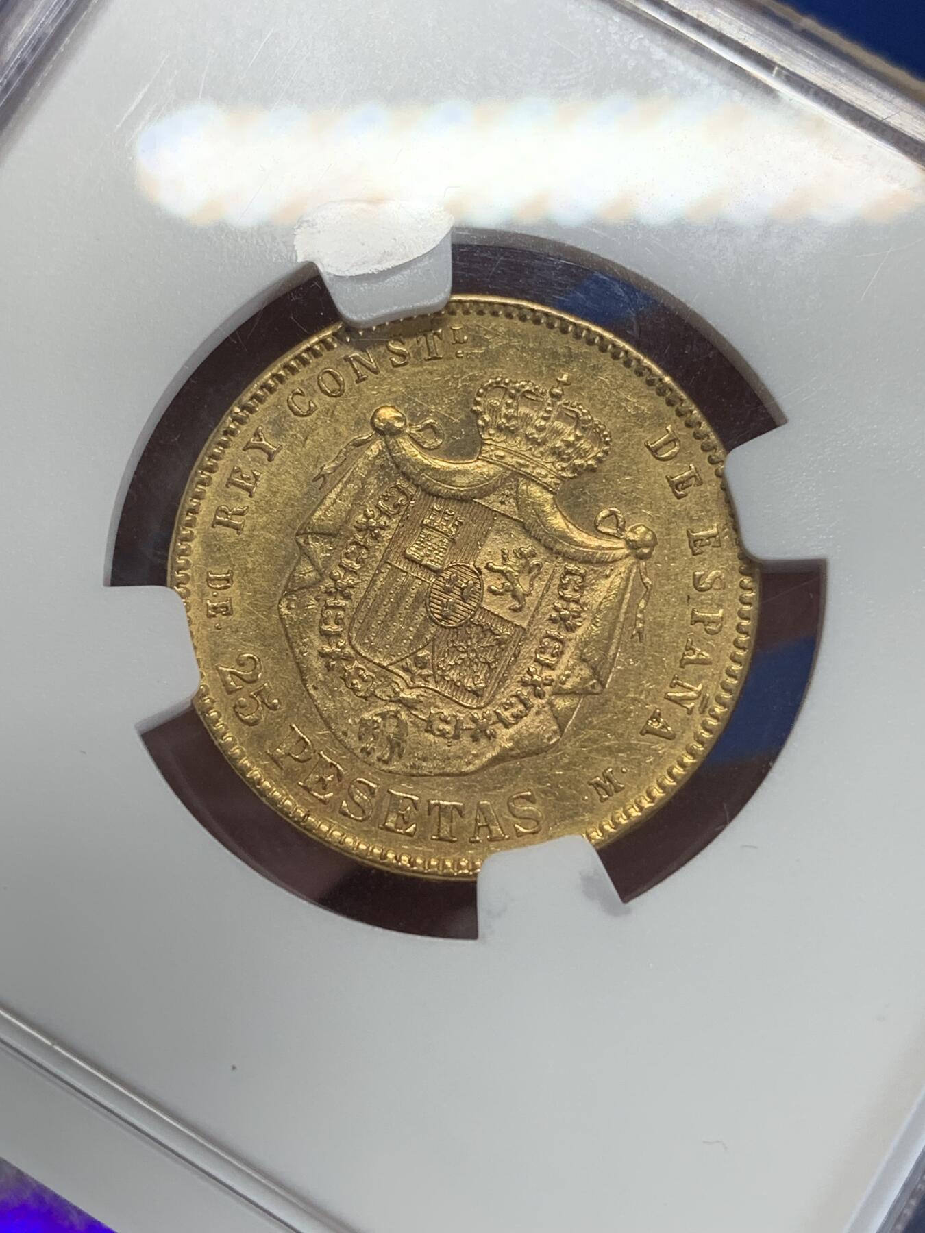 《竞宝斋》第279场- 周日，周一 ，周二3场连拍 （全场包邮） NGC AU58 西班牙 1877年 阿方索十二世25比塞塔金币 8.07克 90%金 金光满溢，铸打深峻，人像肌理真实，状态姣好。阿方索十二世是波旁王朝的西班牙国王（1874年-1885年在位），出生于马德里，是西班牙女王伊丽莎贝二世之子