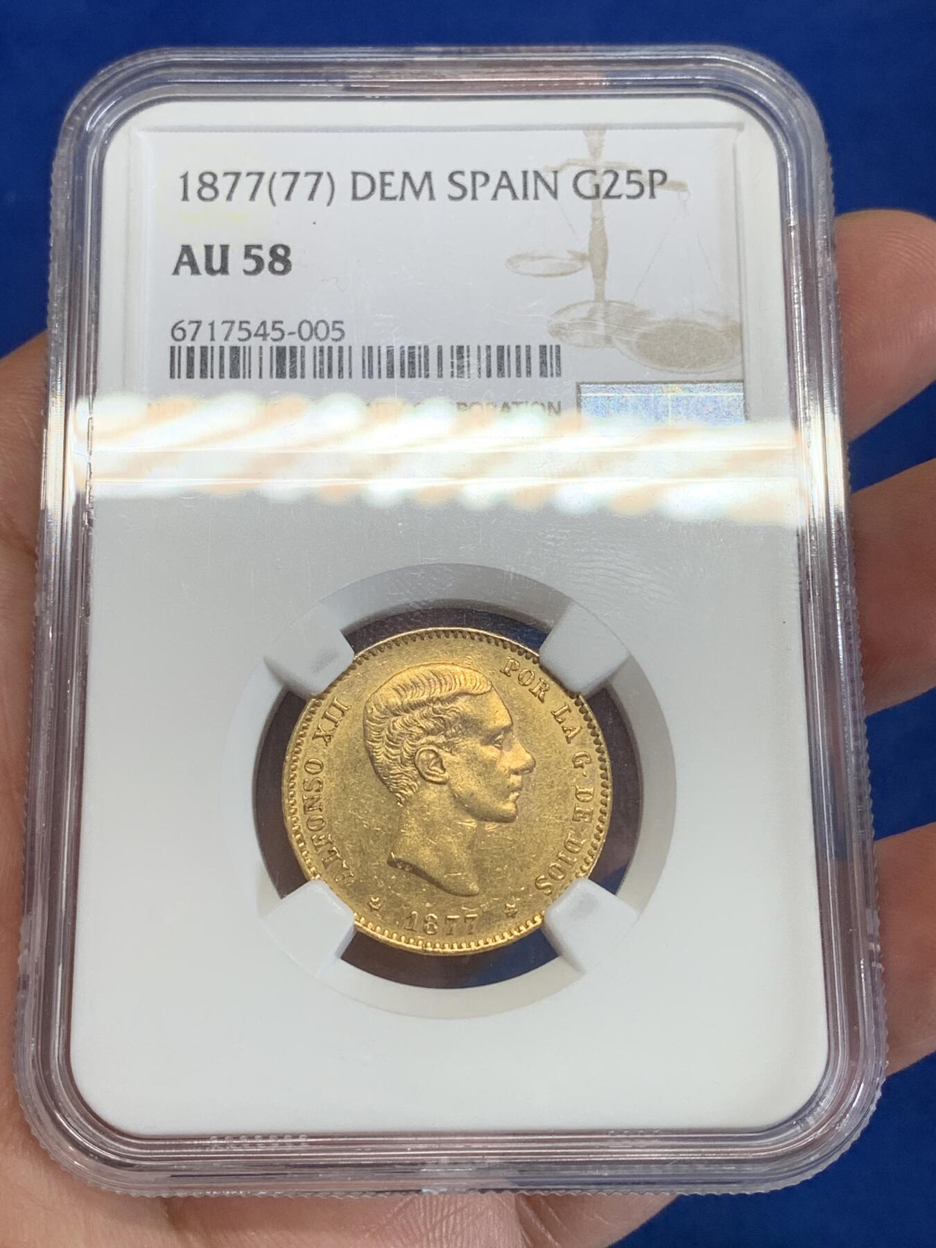 《竞宝斋》第279场- 周日，周一 ，周二3场连拍 （全场包邮） NGC AU58 西班牙 1877年 阿方索十二世25比塞塔金币 8.07克 90%金 金光满溢，铸打深峻，人像肌理真实，状态姣好。阿方索十二世是波旁王朝的西班牙国王（1874年-1885年在位），出生于马德里，是西班牙女王伊丽莎贝二世之子