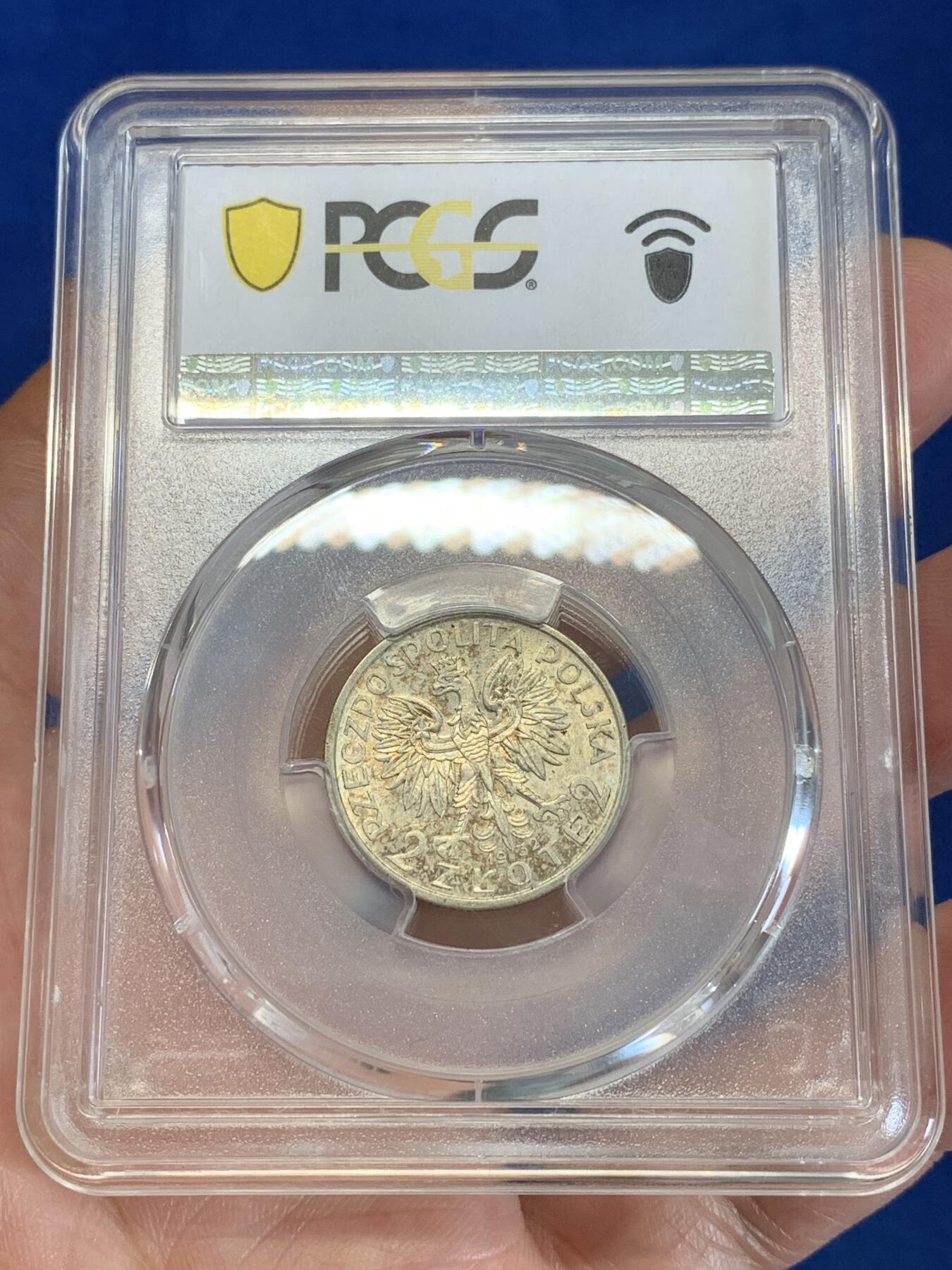 《竞宝斋》第279场- 周日，周一 ，周二3场连拍 （全场包邮） PCGS-AU58 波兰1932年2兹罗提银币。币面由Antoni Madeyski设计，描绘了带头巾的雅德维嘉女王被谷物环绕，背面是象征波兰的鹰与面值。两面都带有些许包浆，虽然略有流通，但是不影响其美观与性价比。