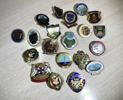 大猫徽章拍卖第249期 - 外国证章一组20枚