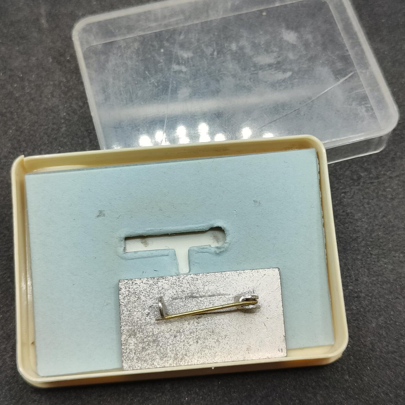 全场0元起拍 第166期 咸鱼国勋章拍卖专场 6月19日（周三）下午6：00开始 东德国民阵线荣誉徽章