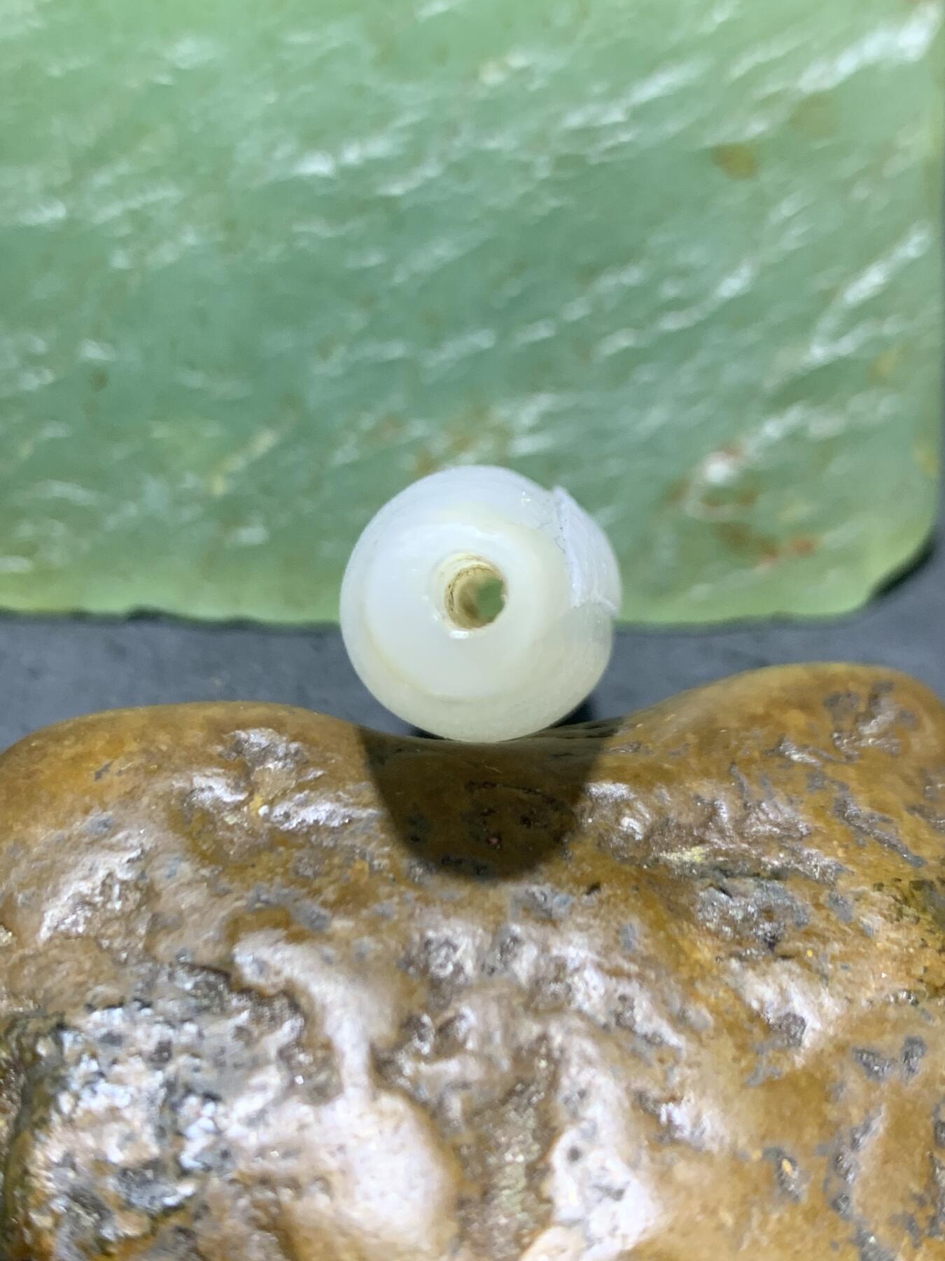 精美高玉化亚光海洋玉髓手工俏色巧雕一心向佛桶珠一个