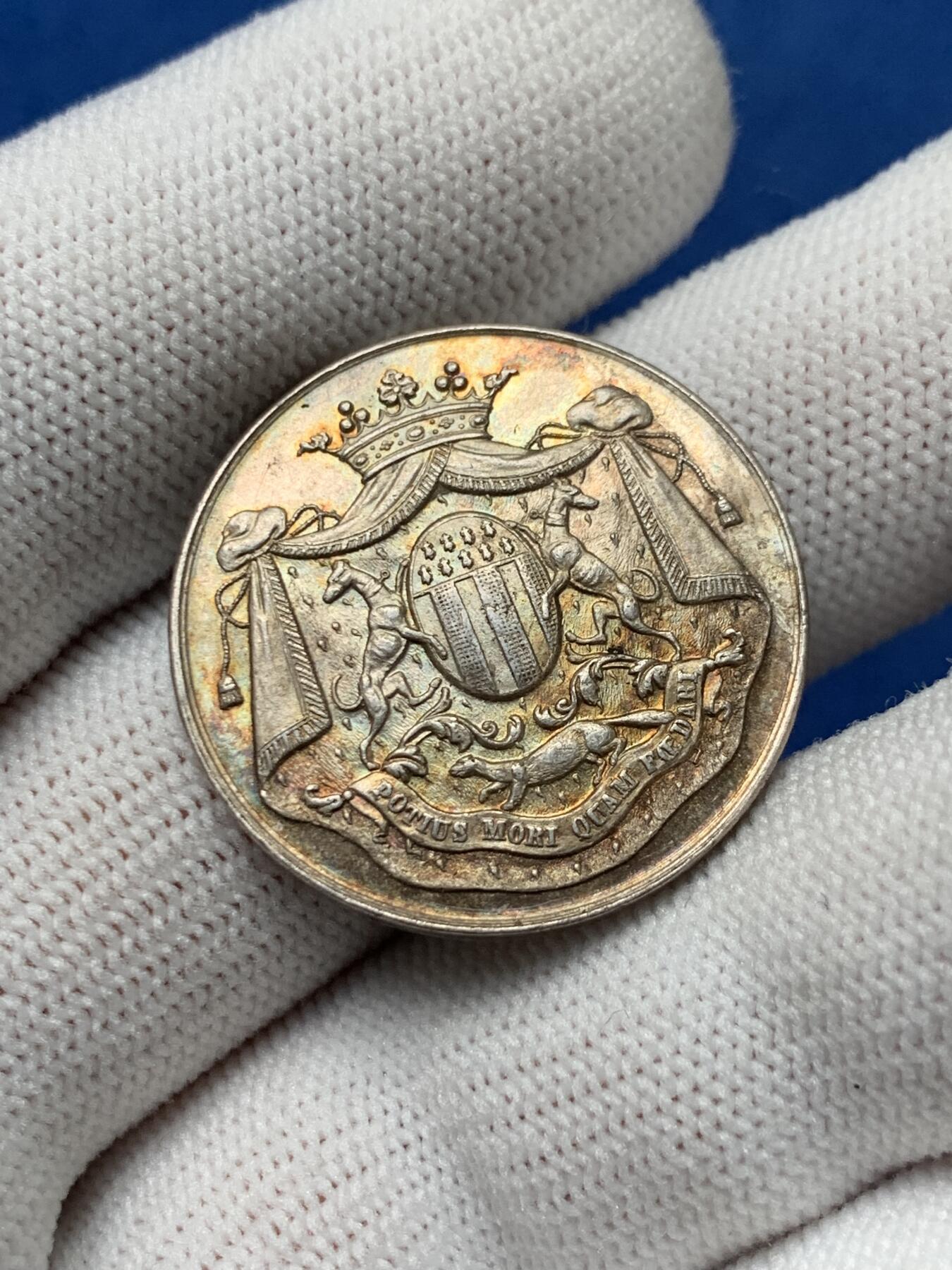 《竞宝斋》第281场- 周日，周一 ，周二3场连拍 （全场包邮） 法国1890-1900年雷恩储蓄银行圆形银质代币 27.8mm 9.9克  丰饶角边铭+银标 五彩包浆 工艺精美 