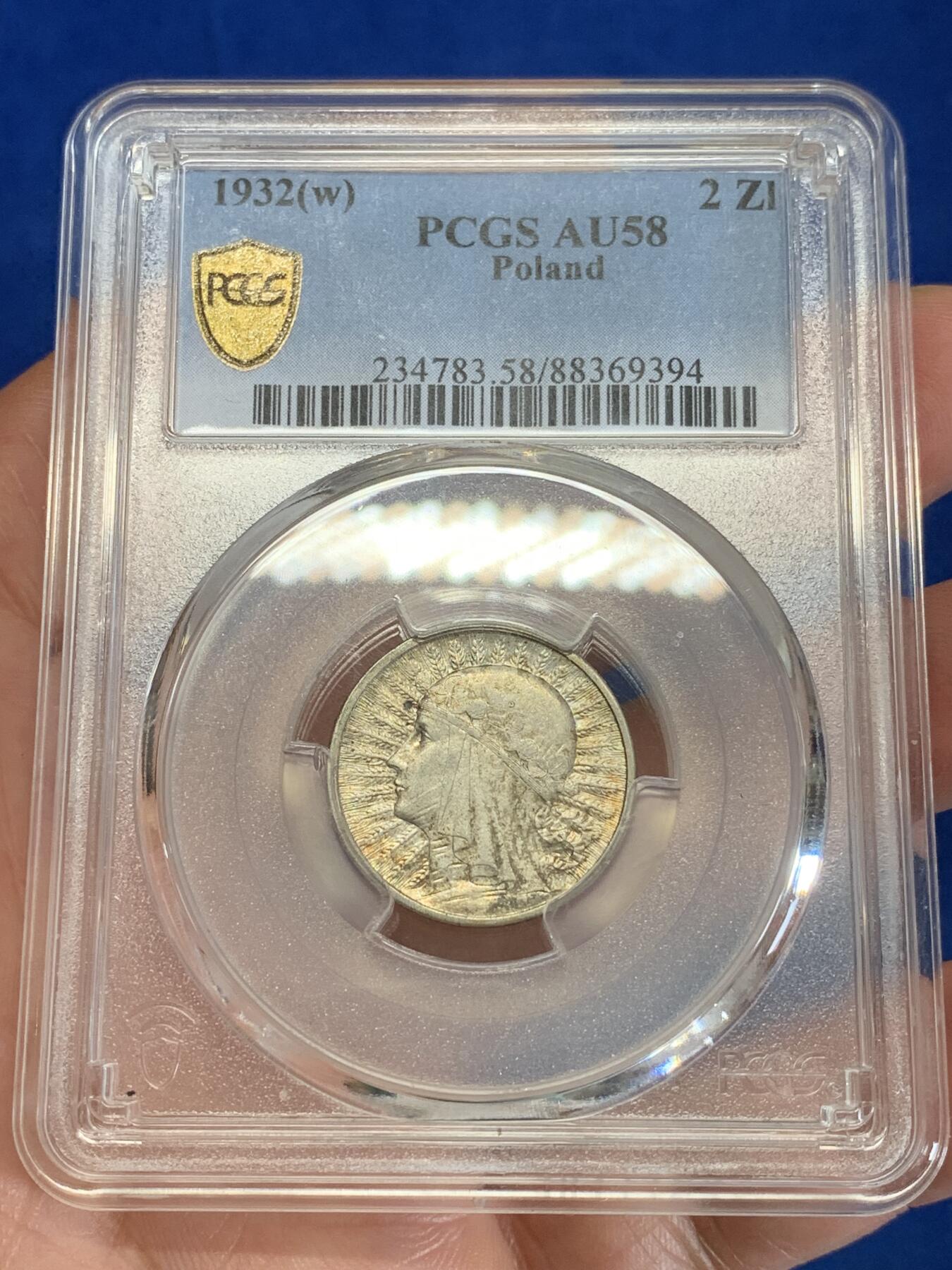 《竞宝斋》第279场- 周日，周一 ，周二3场连拍 （全场包邮） PCGS-AU58 波兰1932年2兹罗提银币。币面由Antoni Madeyski设计，描绘了带头巾的雅德维嘉女王被谷物环绕，背面是象征波兰的鹰与面值。两面都带有些许包浆，虽然略有流通，但是不影响其美观与性价比。