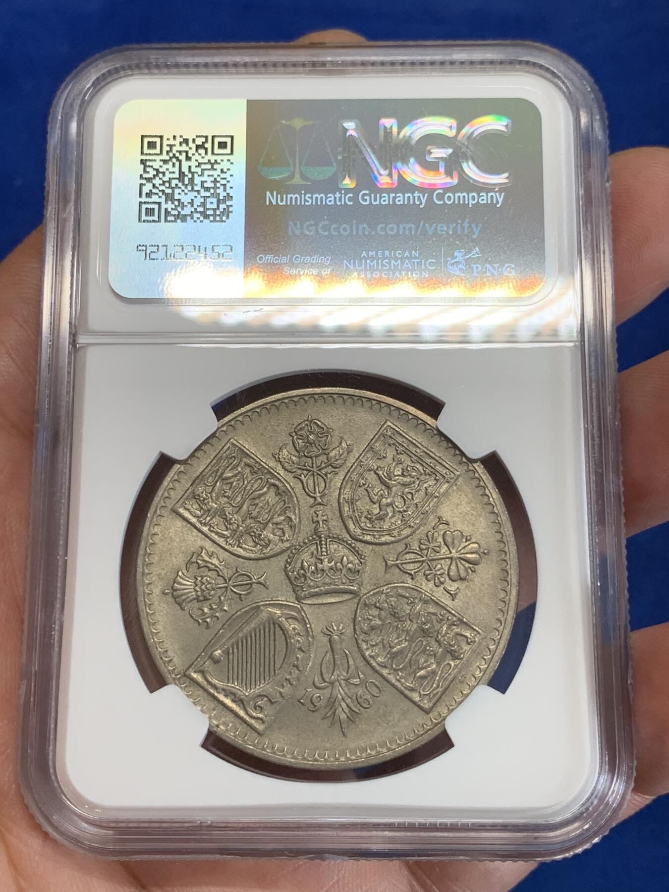 《竞宝斋》第279场- 周日，周一 ，周二3场连拍 （全场包邮） NGC MS64 1960年英国伊丽莎白二世克朗 年轻头像和盾徽组合 原味状态 不太好找了