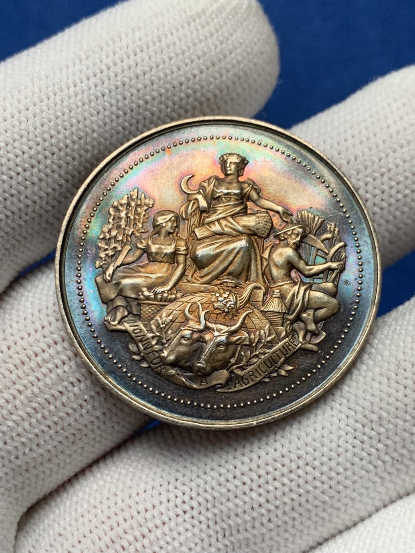 《竞宝斋》第281场- 周日，周一 ，周二3场连拍 （全场包邮） 法国农业镀金银章 五彩包浆 16.8g 34.4mm 丰饶角边铭