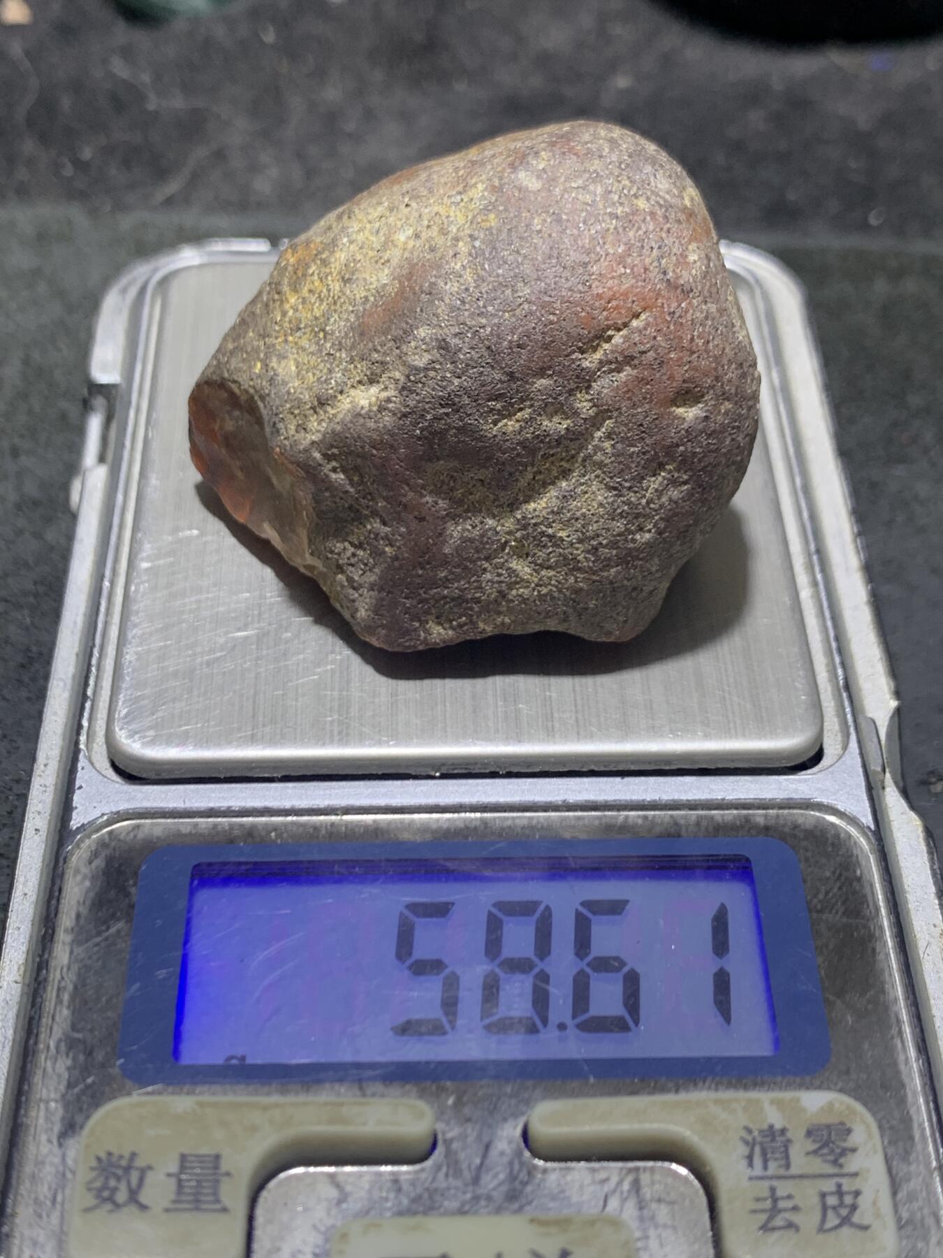 精美铁皮荔枝冻飘红原皮大开窗料南红玛瑙原石一颗，
