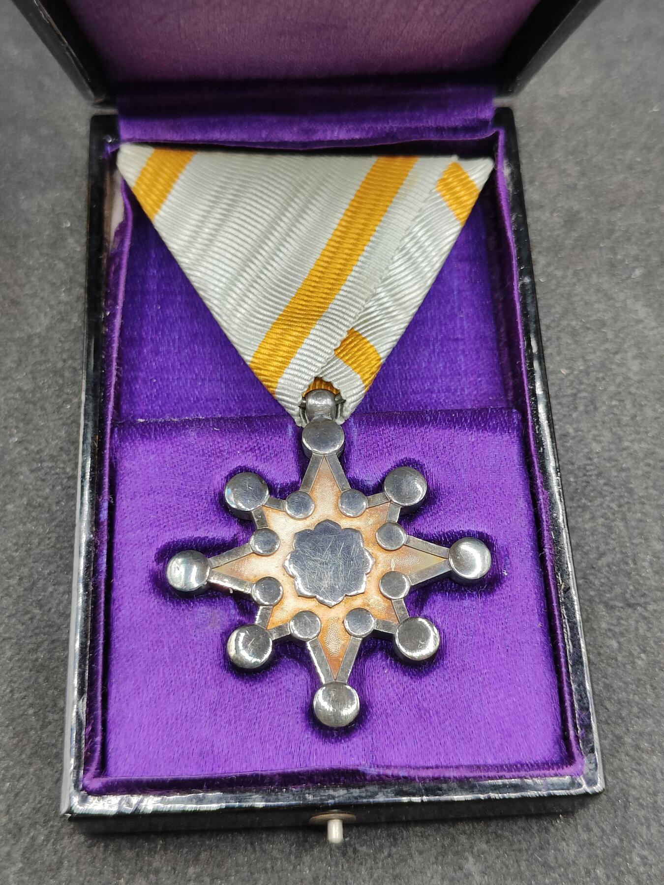 全场0元起拍 第166期 咸鱼国勋章拍卖专场 6月19日（周三）下午6：00开始 日本明治时期 八等瑞宝章 银制带盒+