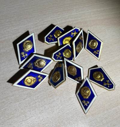 大猫徽章拍卖第249期 - 苏联校徽一组12枚