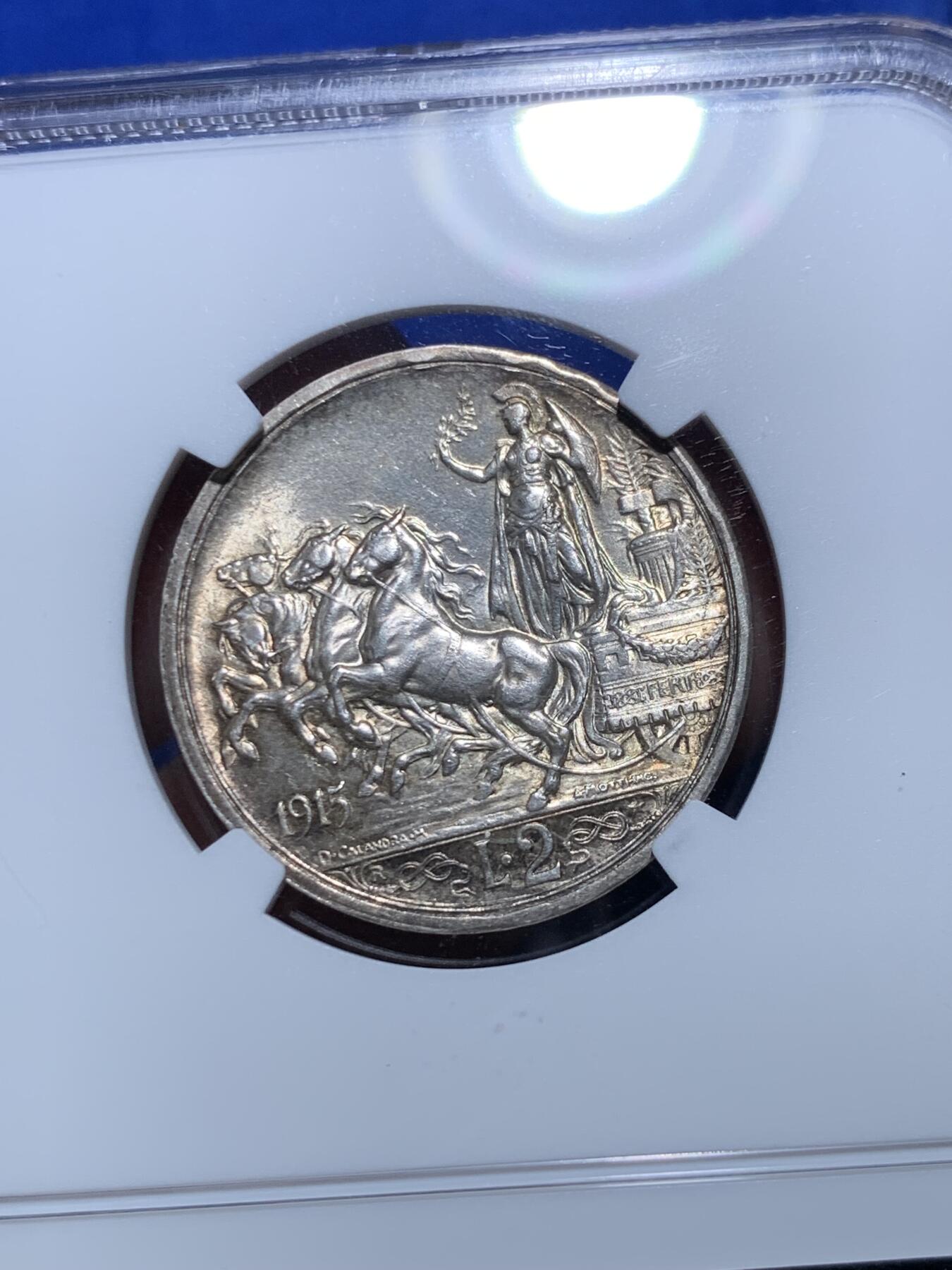 《竞宝斋》第279场- 周日，周一 ，周二3场连拍 （全场包邮） NGC MS64 意大利1915年2里拉马车银币 特年 略有铸造卷边 新古典主义佳品 VEIII时期经典品种