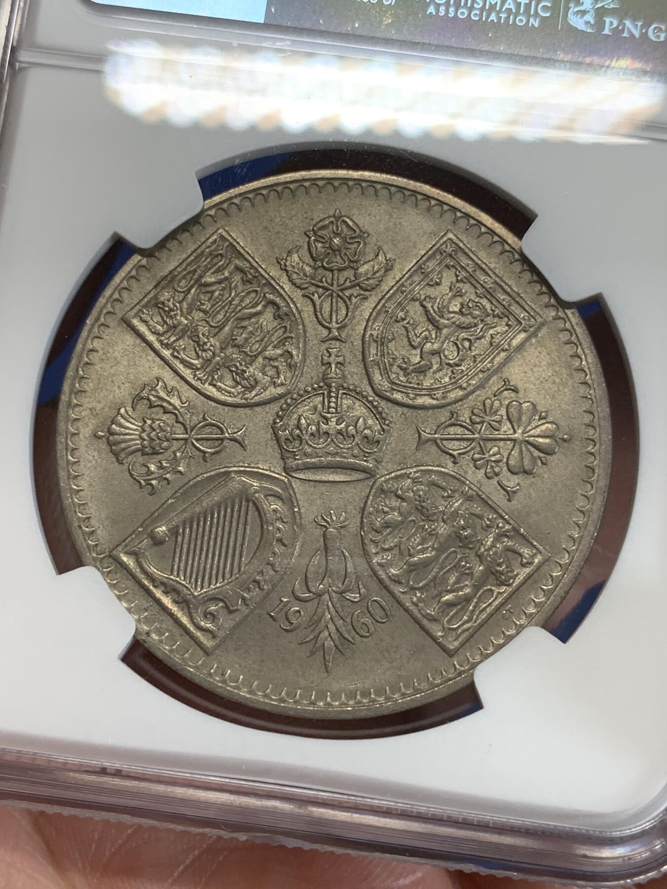 《竞宝斋》第279场- 周日，周一 ，周二3场连拍 （全场包邮） NGC MS64 1960年英国伊丽莎白二世克朗 年轻头像和盾徽组合 原味状态 不太好找了