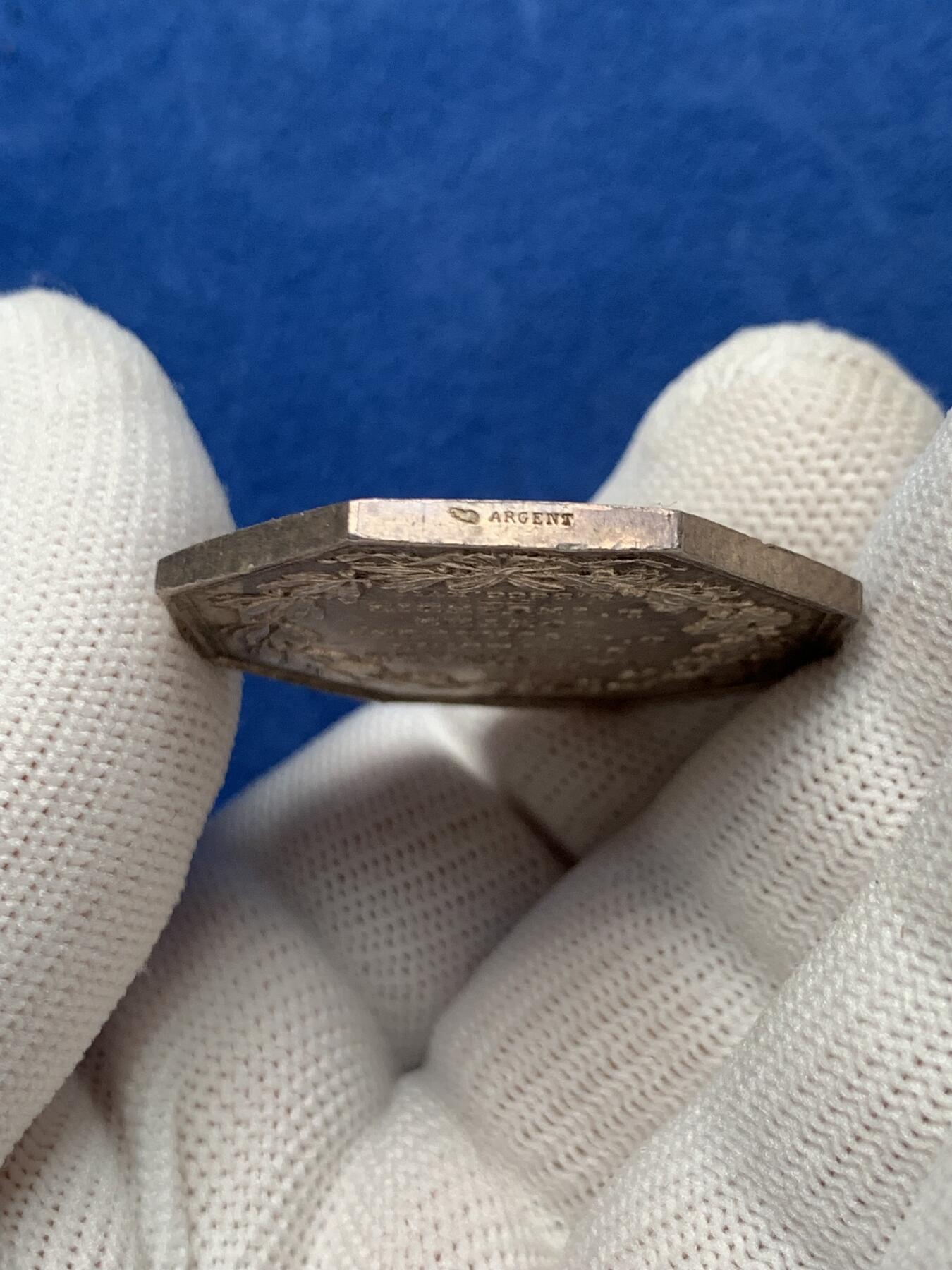 《竞宝斋》第281场- 周日，周一 ，周二3场连拍 （全场包邮） 法国 1830年 皇家保险公司八角代用银币 20.2g 36.3mm 丰饶角边铭 大规格五彩包浆