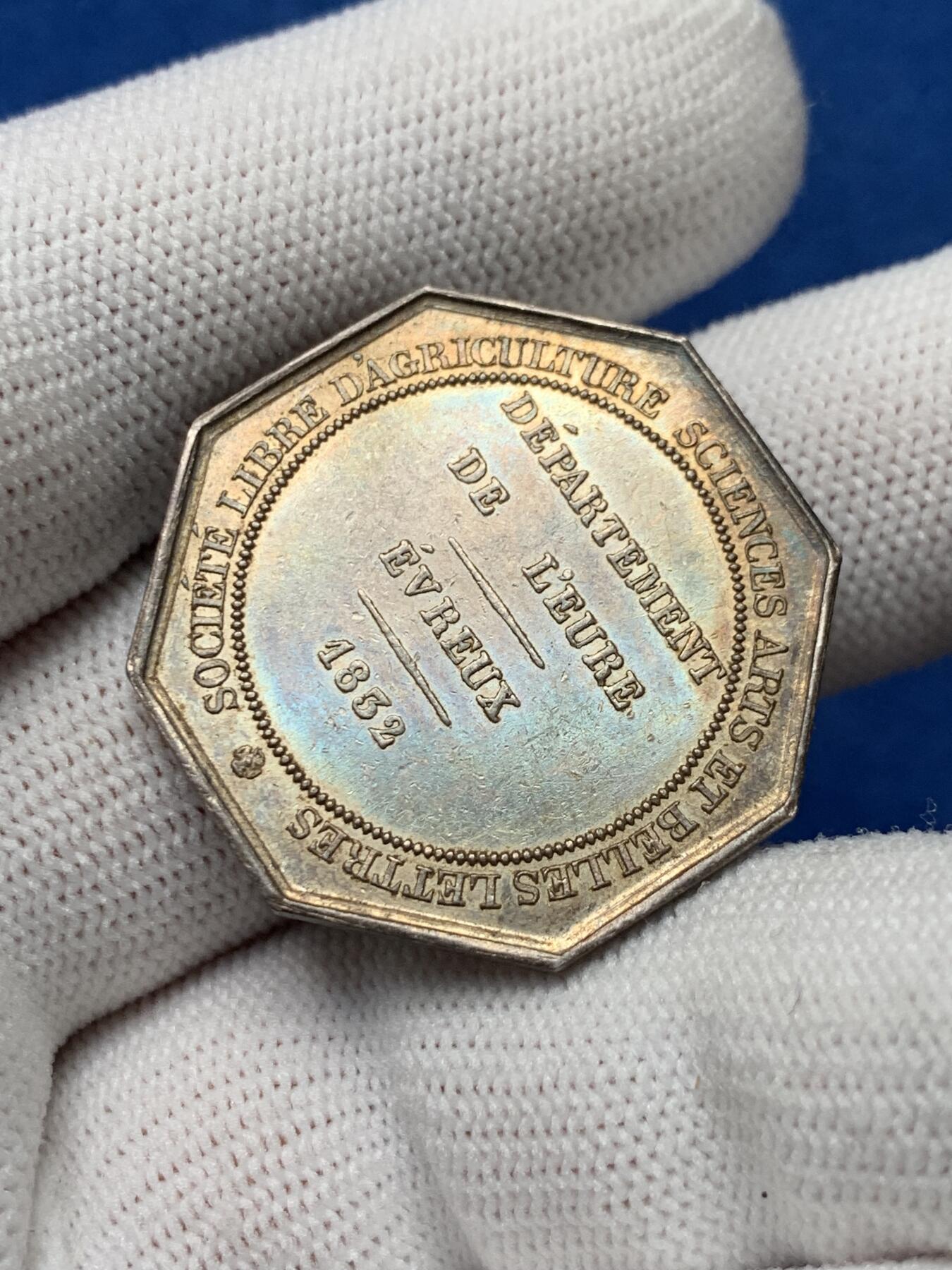 《竞宝斋》第281场- 周日，周一 ，周二3场连拍 （全场包邮） 法国 1832年 菲利普像 八角银质代币 11g 30.6mm 神灯边铭银标 双面深五彩 