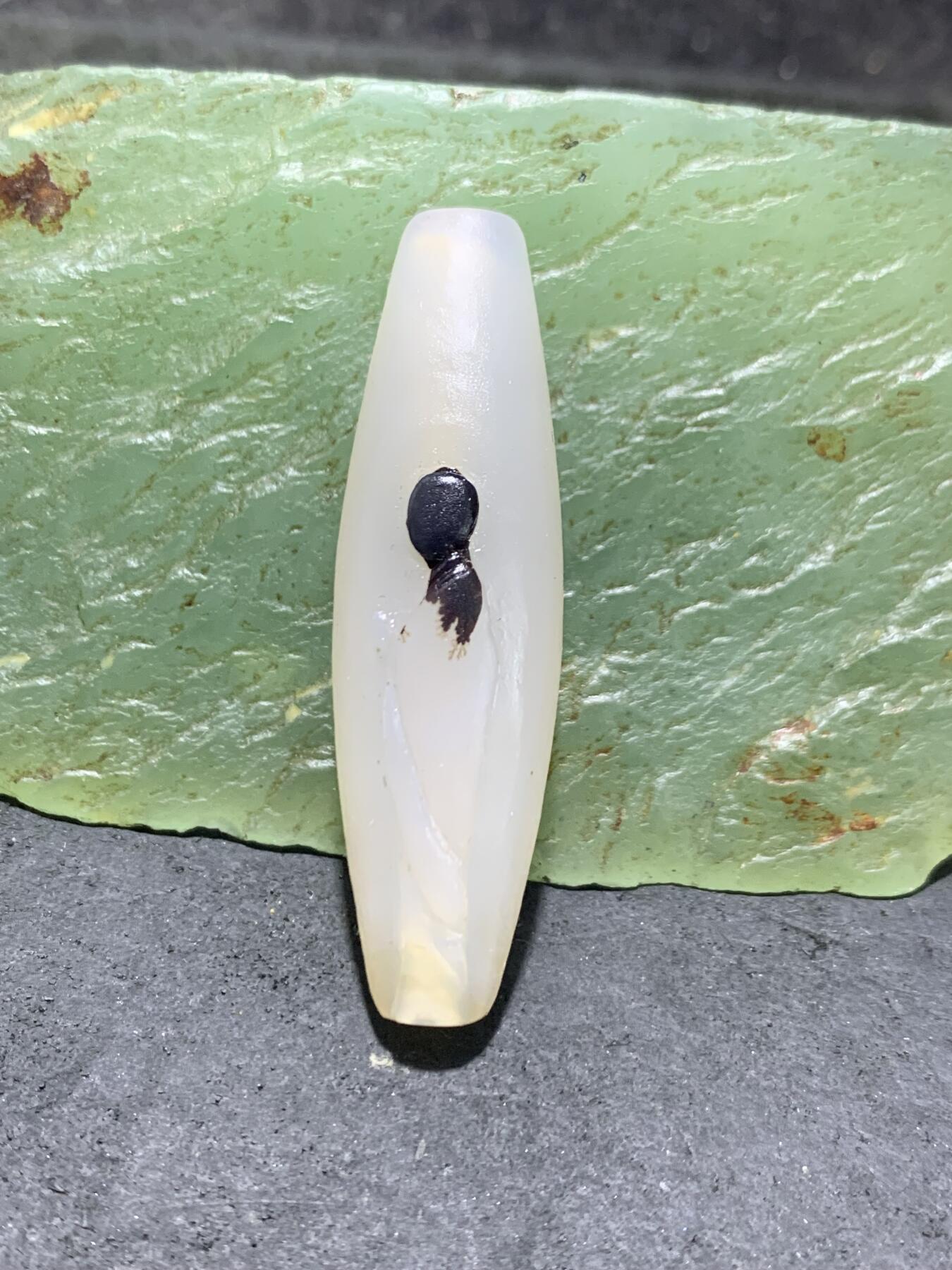 精美高玉化亚光海洋玉髓手工俏色巧雕一心向佛桶珠一个