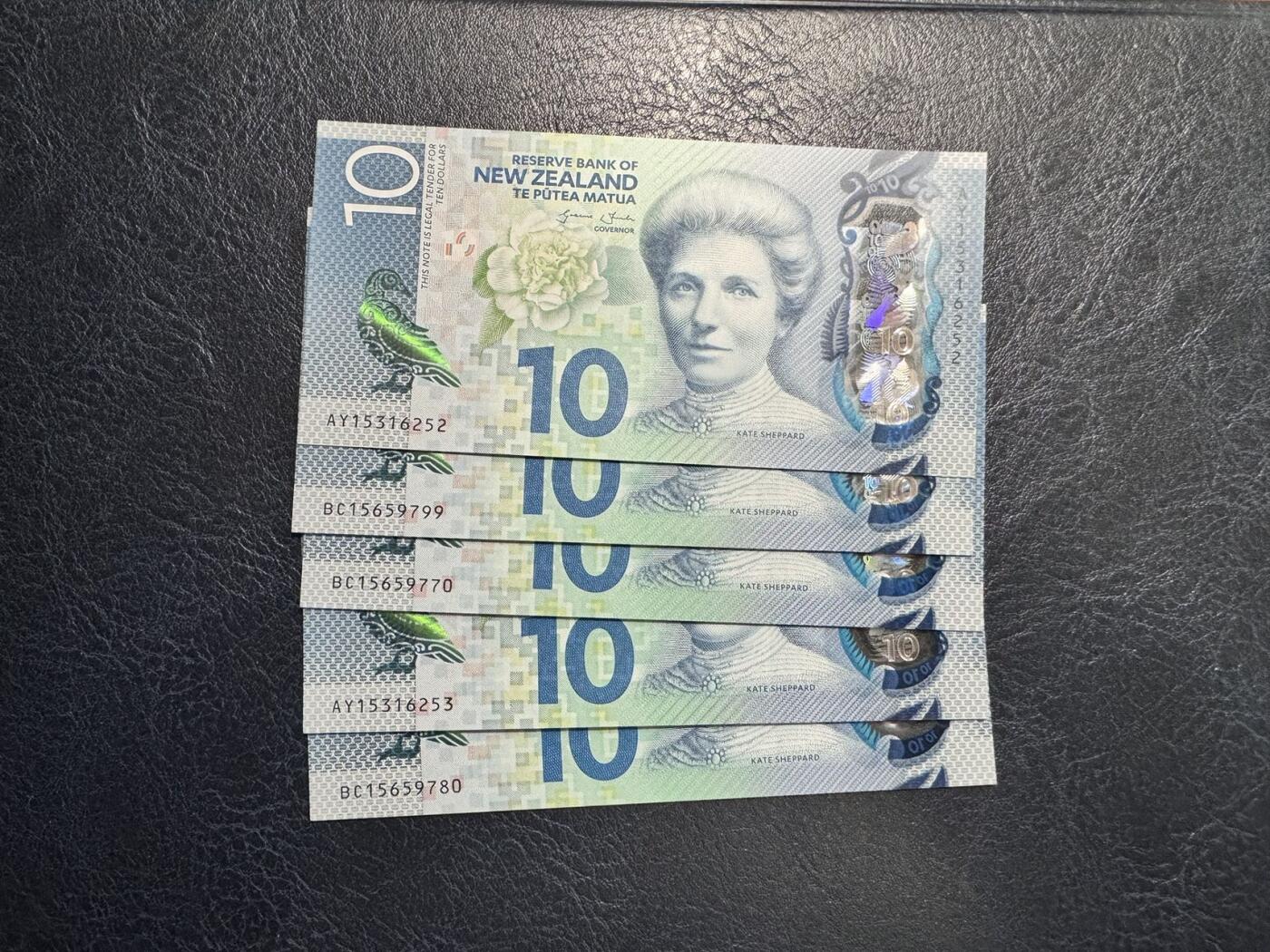 收藏联盟Quantum Auction 第354期拍卖  新西兰2015年10元五张 品相全新UNC 号码全程无4 女权运动家 凯特·谢泼德