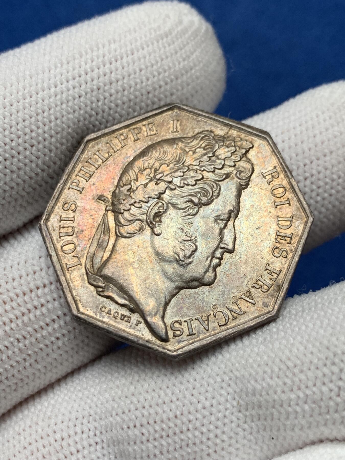 《竞宝斋》第281场- 周日，周一 ，周二3场连拍 （全场包邮） 法国 1832年 菲利普像 八角银质代币 11g 30.6mm 神灯边铭银标 双面深五彩 