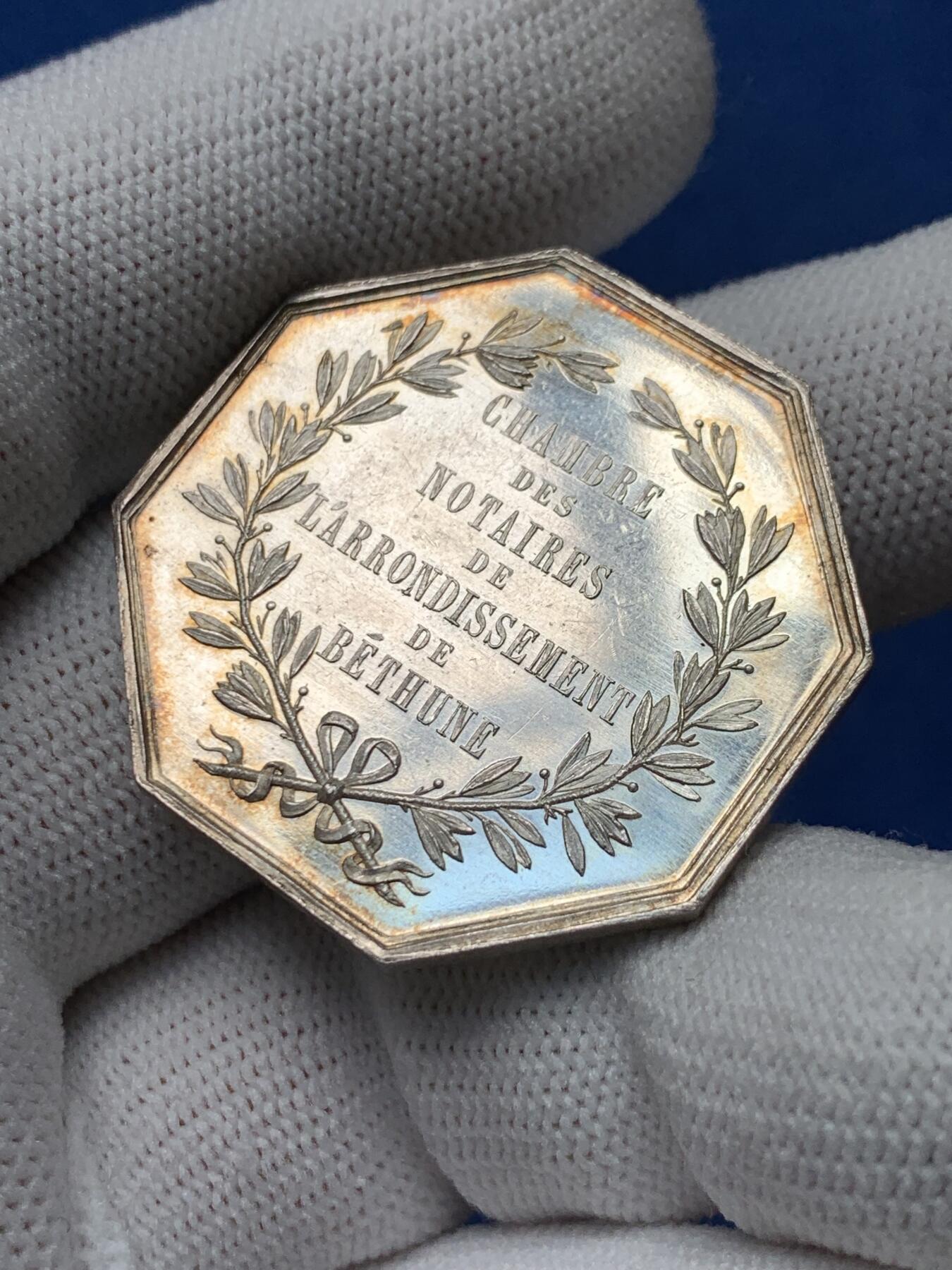 《竞宝斋》第281场- 周日，周一 ，周二3场连拍 （全场包邮） 法国公证人银质八角代币 18.4g 35mm 蜜蜂边铭