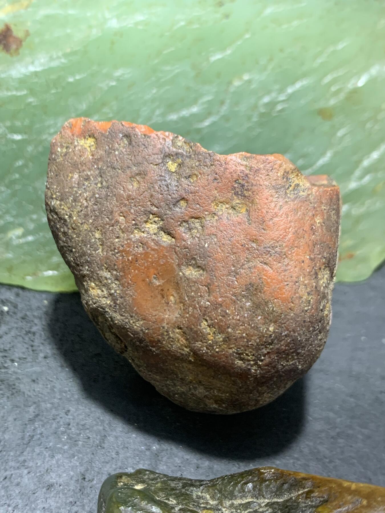 精美铁皮荔枝冻飘红原皮大开窗料南红玛瑙原石一颗，