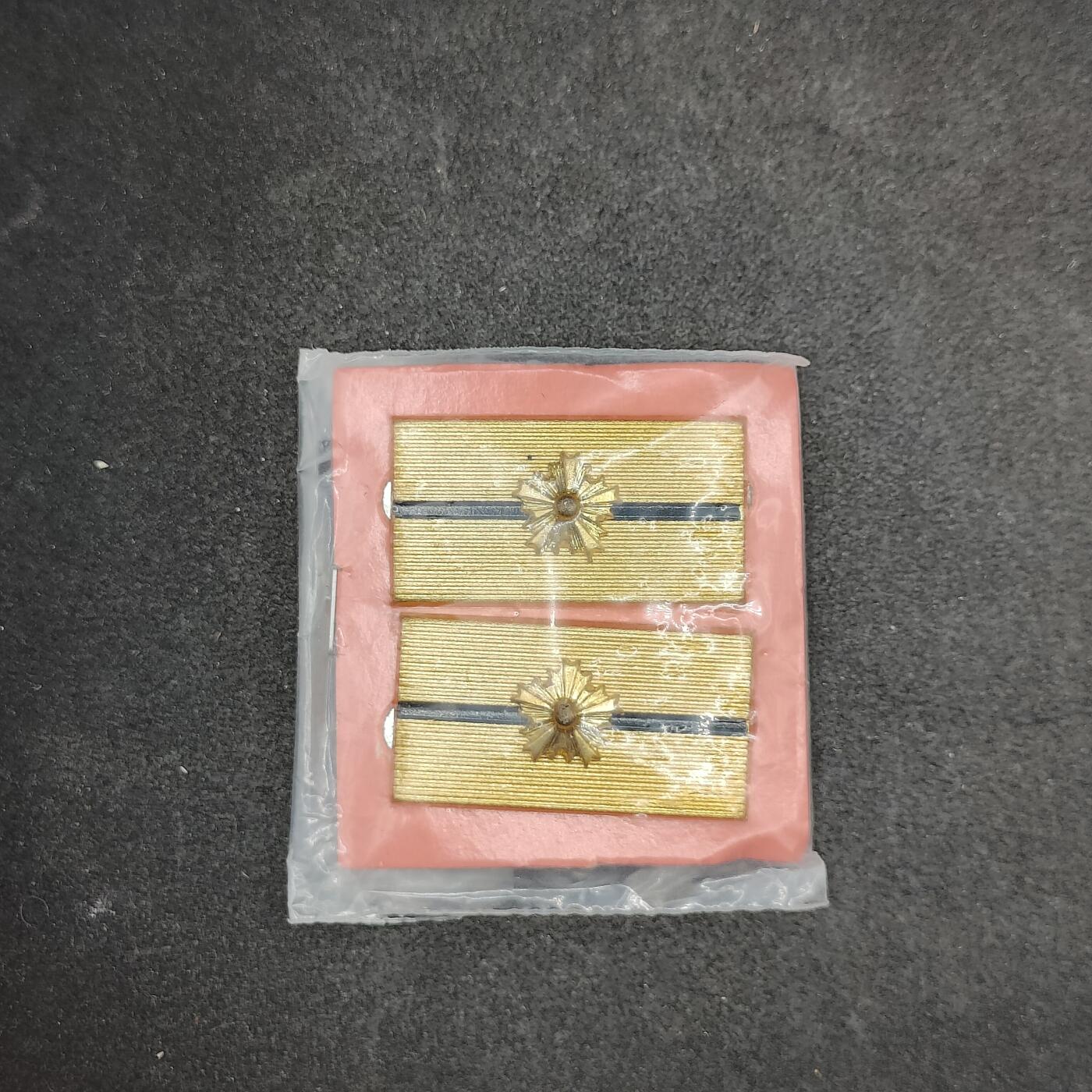 全场0元起拍 第166期 咸鱼国勋章拍卖专场 6月19日（周三）下午6：00开始 日本警察领章一对 警部补阶级