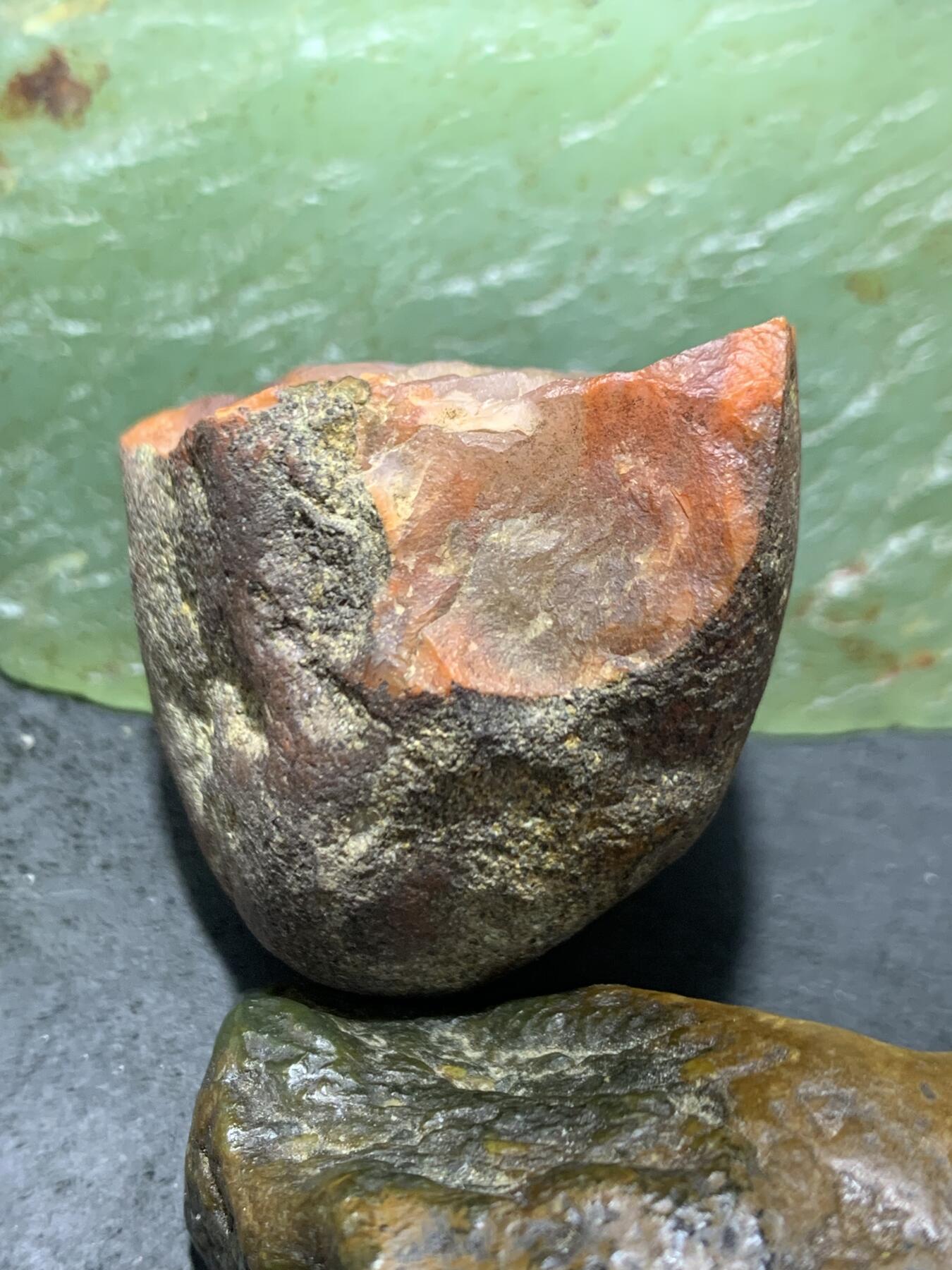 精美铁皮荔枝冻飘红原皮大开窗料南红玛瑙原石一颗，