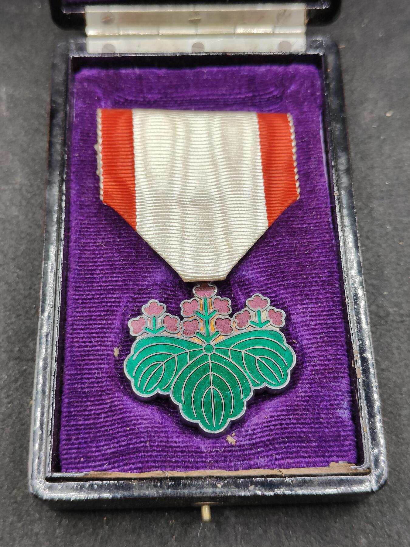 全场0元起拍 第166期 咸鱼国勋章拍卖专场 6月19日（周三）下午6：00开始 日本战时 七等青叶章 没品无损 银制带盒