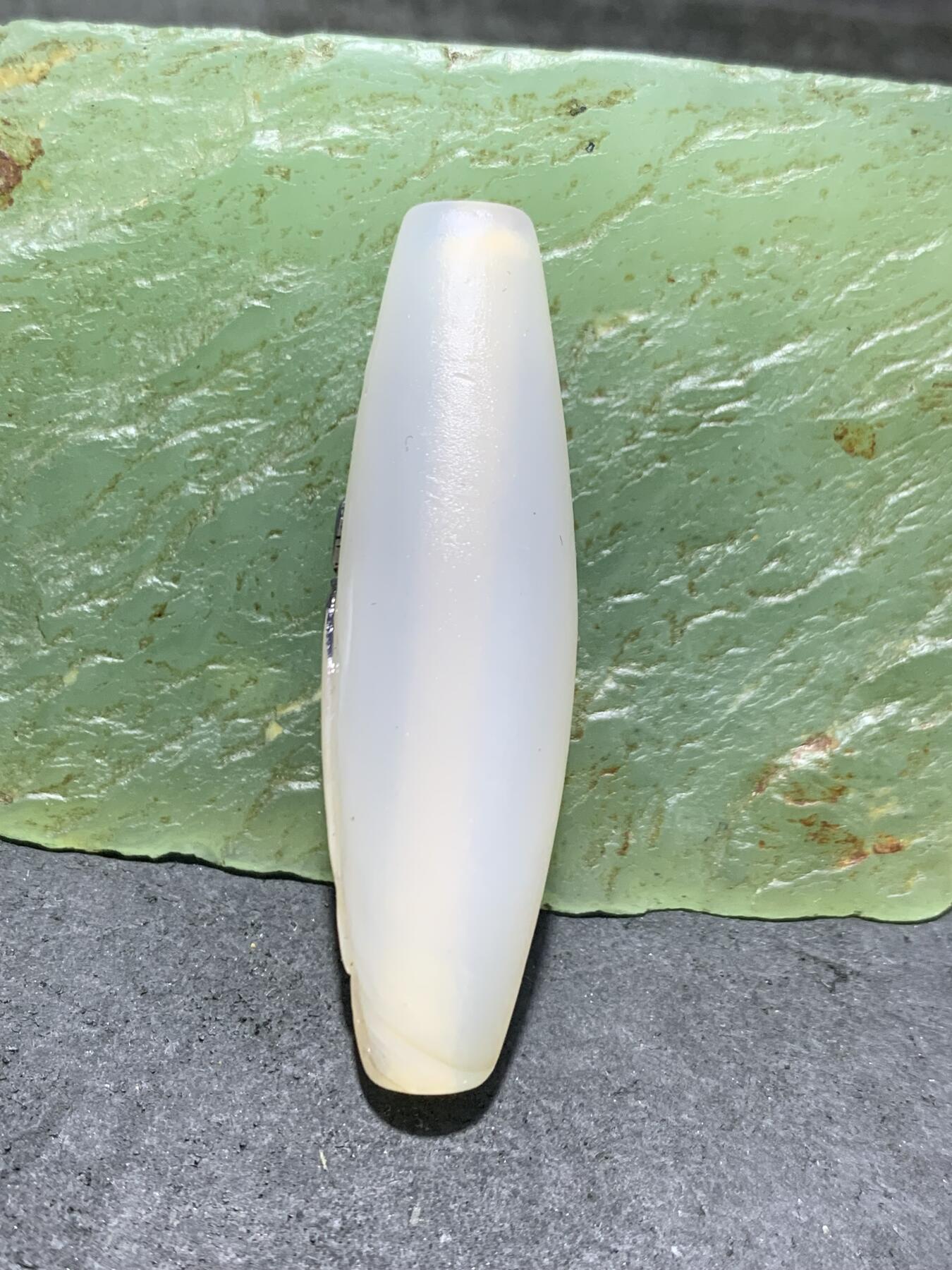 精美高玉化亚光海洋玉髓手工俏色巧雕一心向佛桶珠一个
