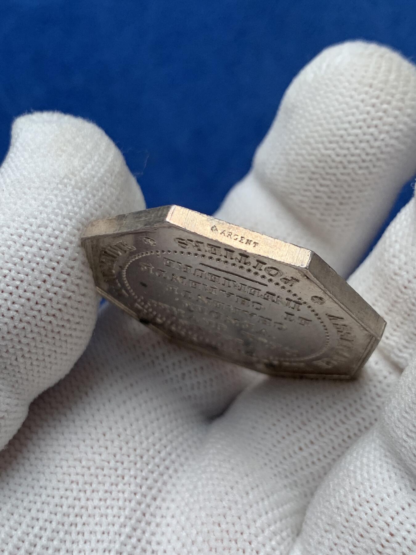 《竞宝斋》第281场- 周日，周一 ，周二3场连拍 （全场包邮） 法国19世纪里昂公证处八角银质代币 18.96g 34.9mm 蜜蜂边铭 